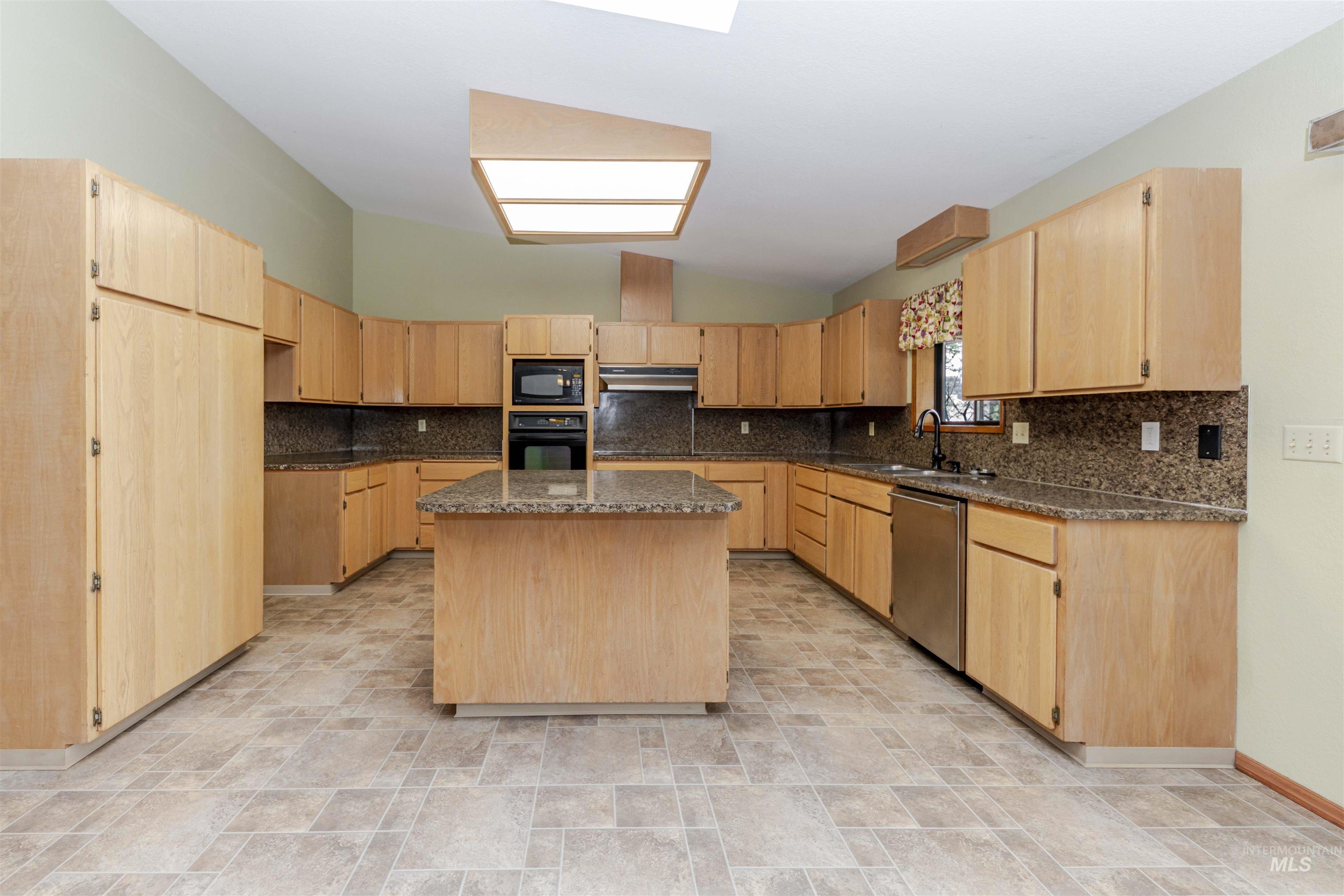 1316 29th St, Lewiston, Idaho 83501, 4 Bedrooms, 3 Bathrooms, Residential For Sale, Price $497,000, 98980275