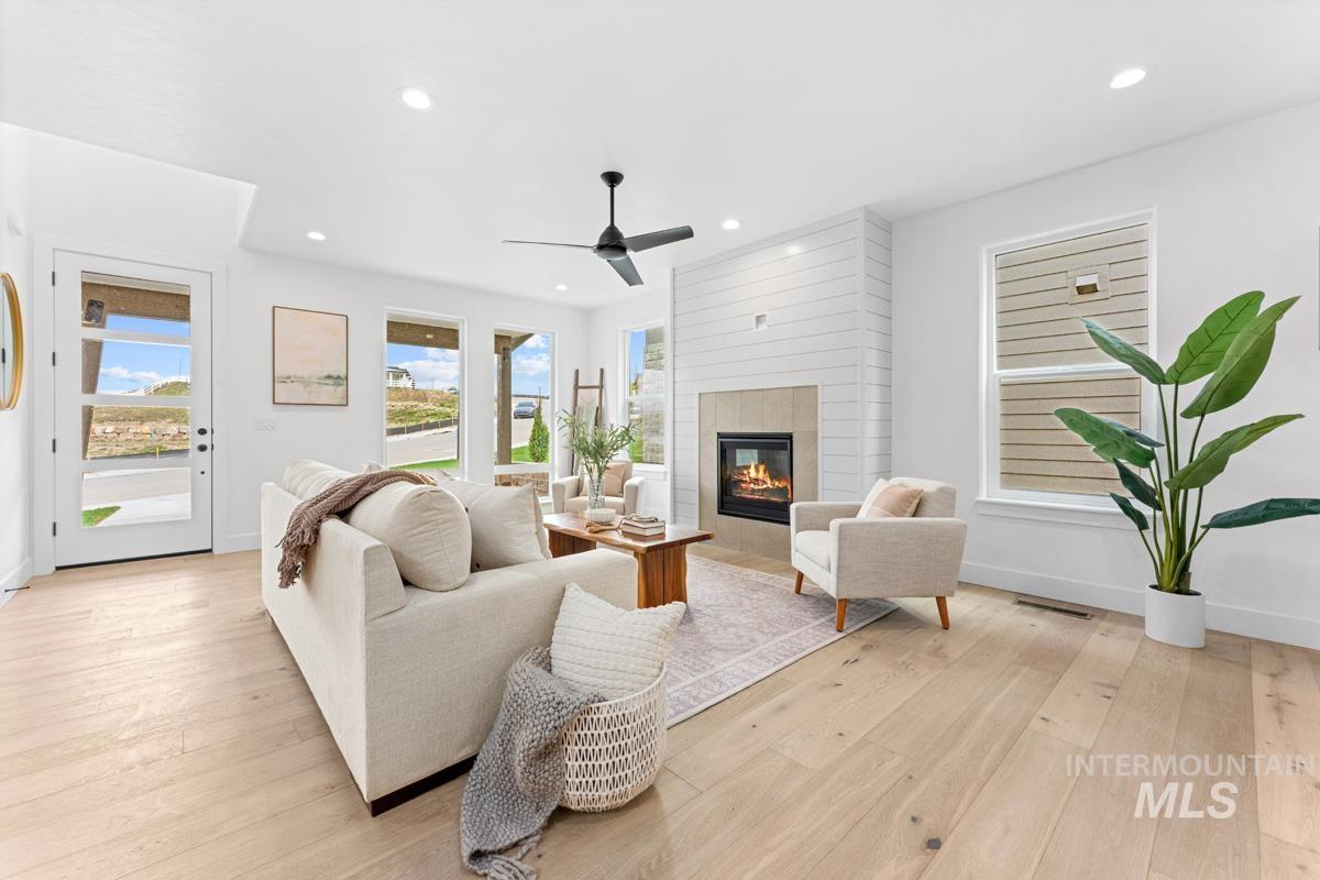 13360 N Spring Creek Way, Boise, Idaho 83714, 3 Bedrooms, 2.5 Bathrooms, Residential For Sale, Price $863,930,MLS 98980279