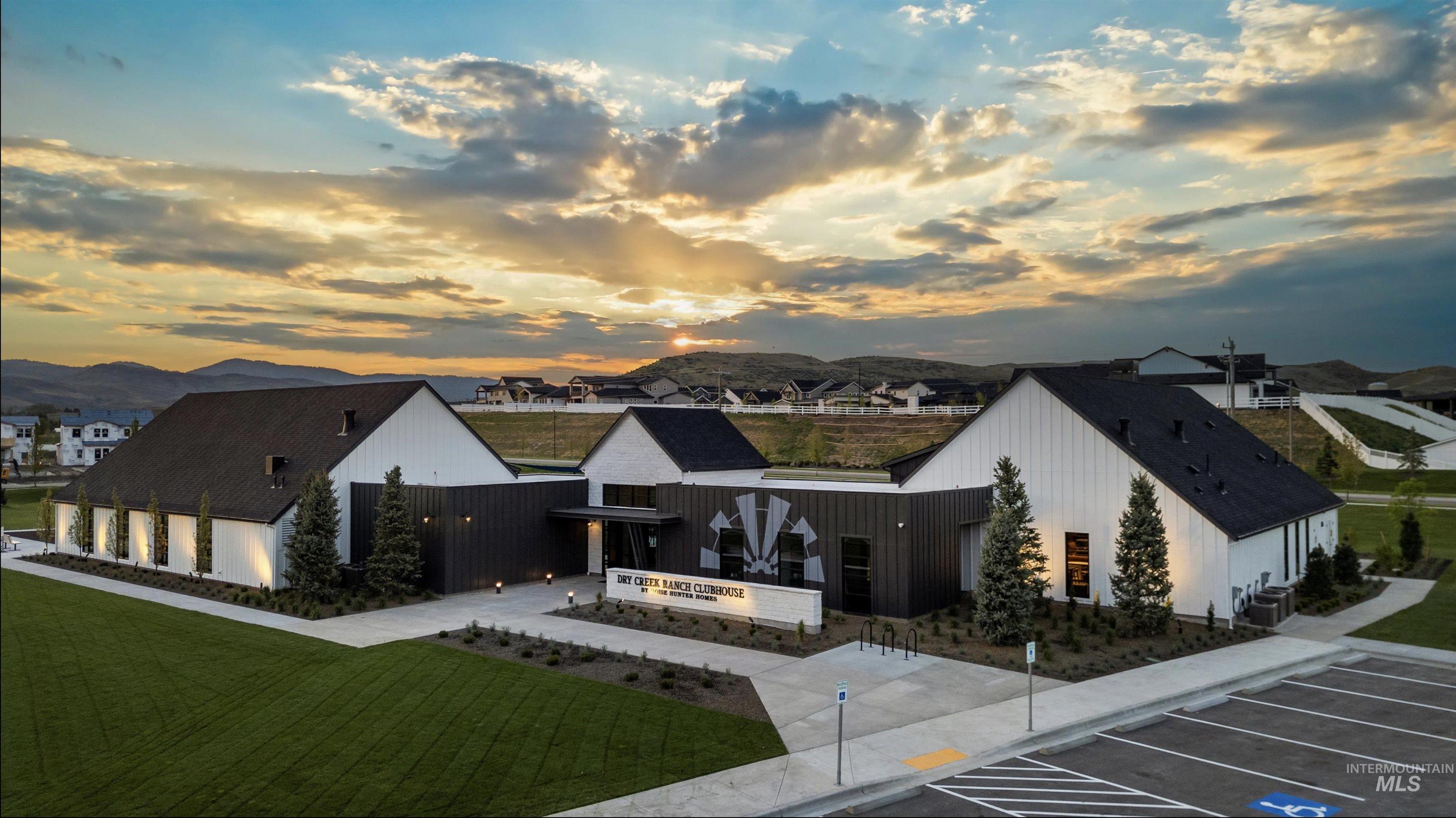 13360 N Spring Creek Way, Boise, Idaho 83714, 3 Bedrooms, 2.5 Bathrooms, Residential For Sale, Price $863,930,MLS 98980279