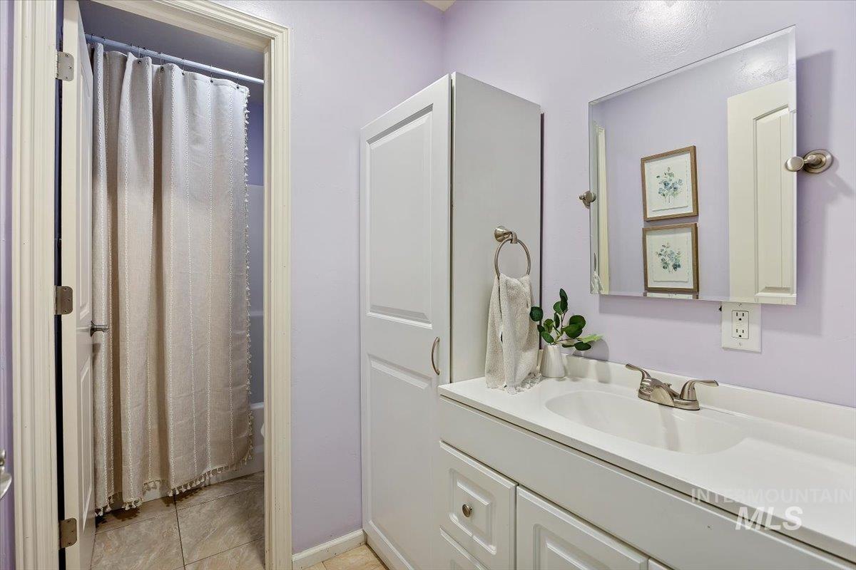 125 E 50 N, Jerome, Idaho 83338, 7 Bedrooms, 5 Bathrooms, Residential For Sale, Price $1,225,000, 98980281