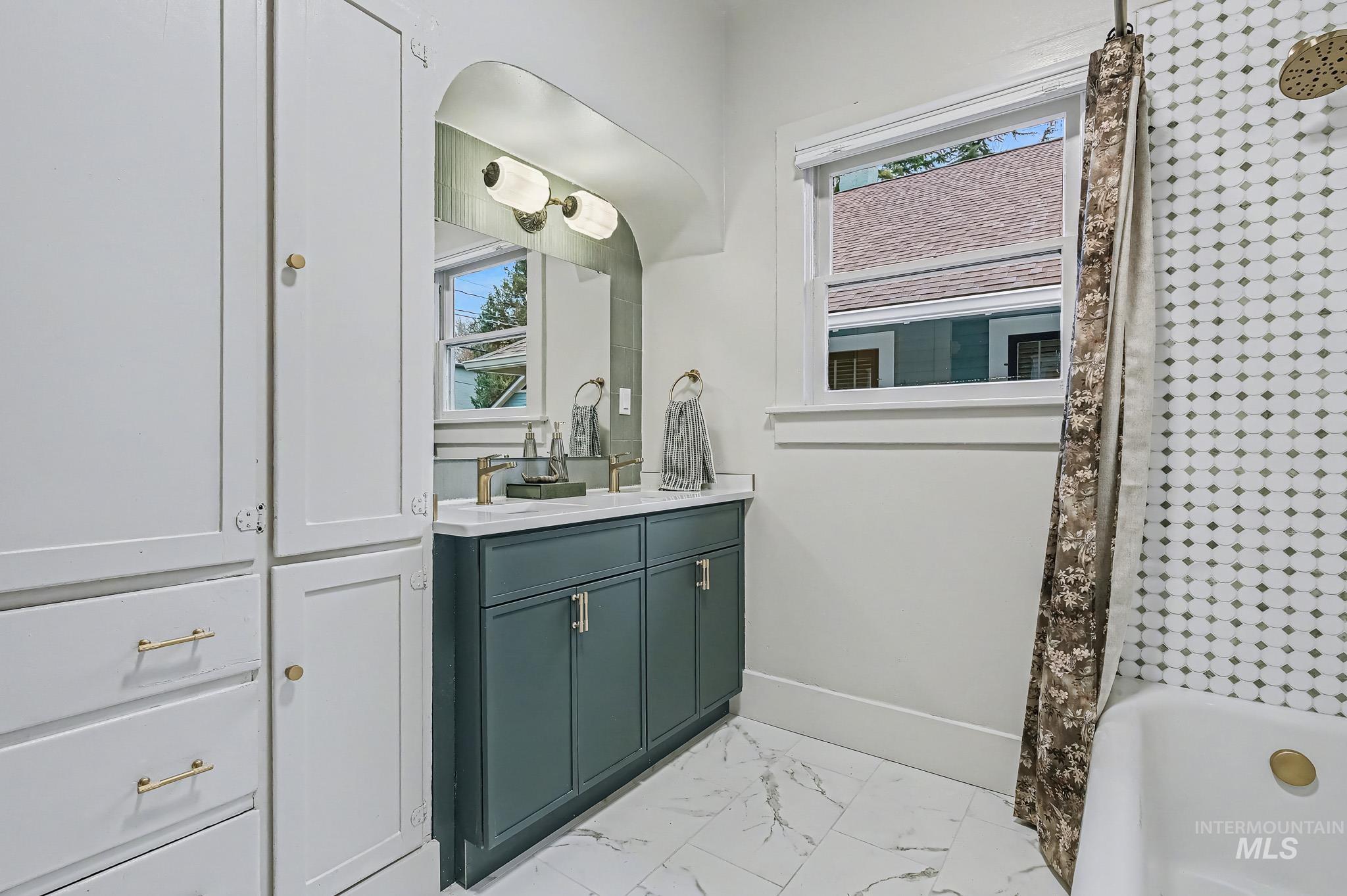 1004 N 17th, Boise, Idaho 83702, 5 Bedrooms, 2.5 Bathrooms, Residential For Sale, Price $1,500,000,MLS 98980286