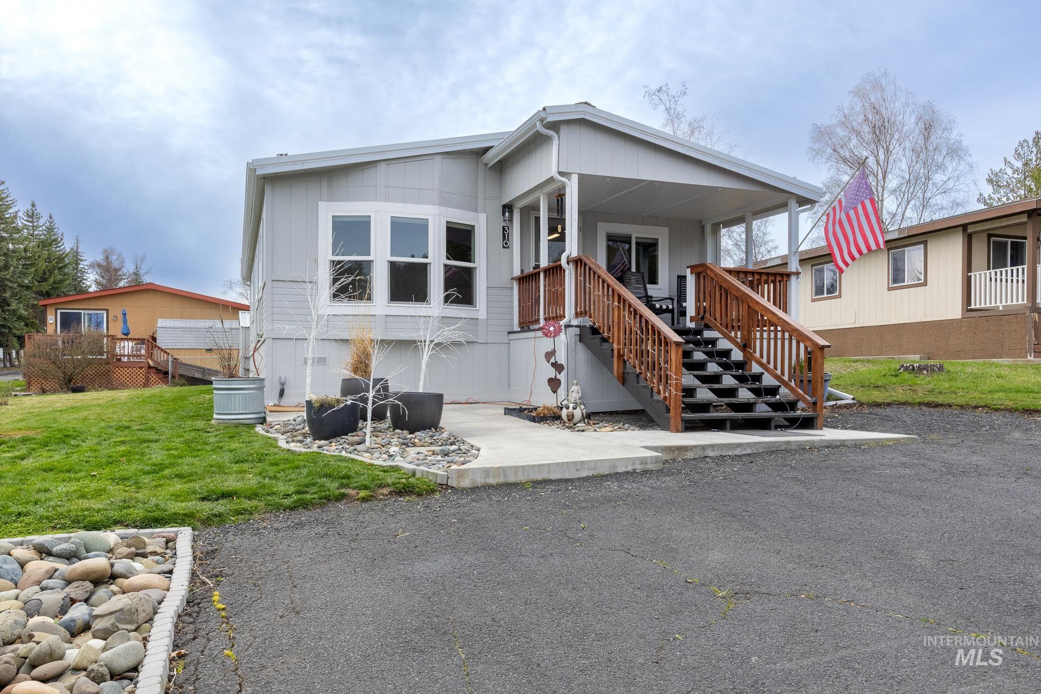 411 N Almon, Moscow, Idaho 83501, 2 Bedrooms, 2 Bathrooms, Residential For Sale, Price $130,000, 98980301