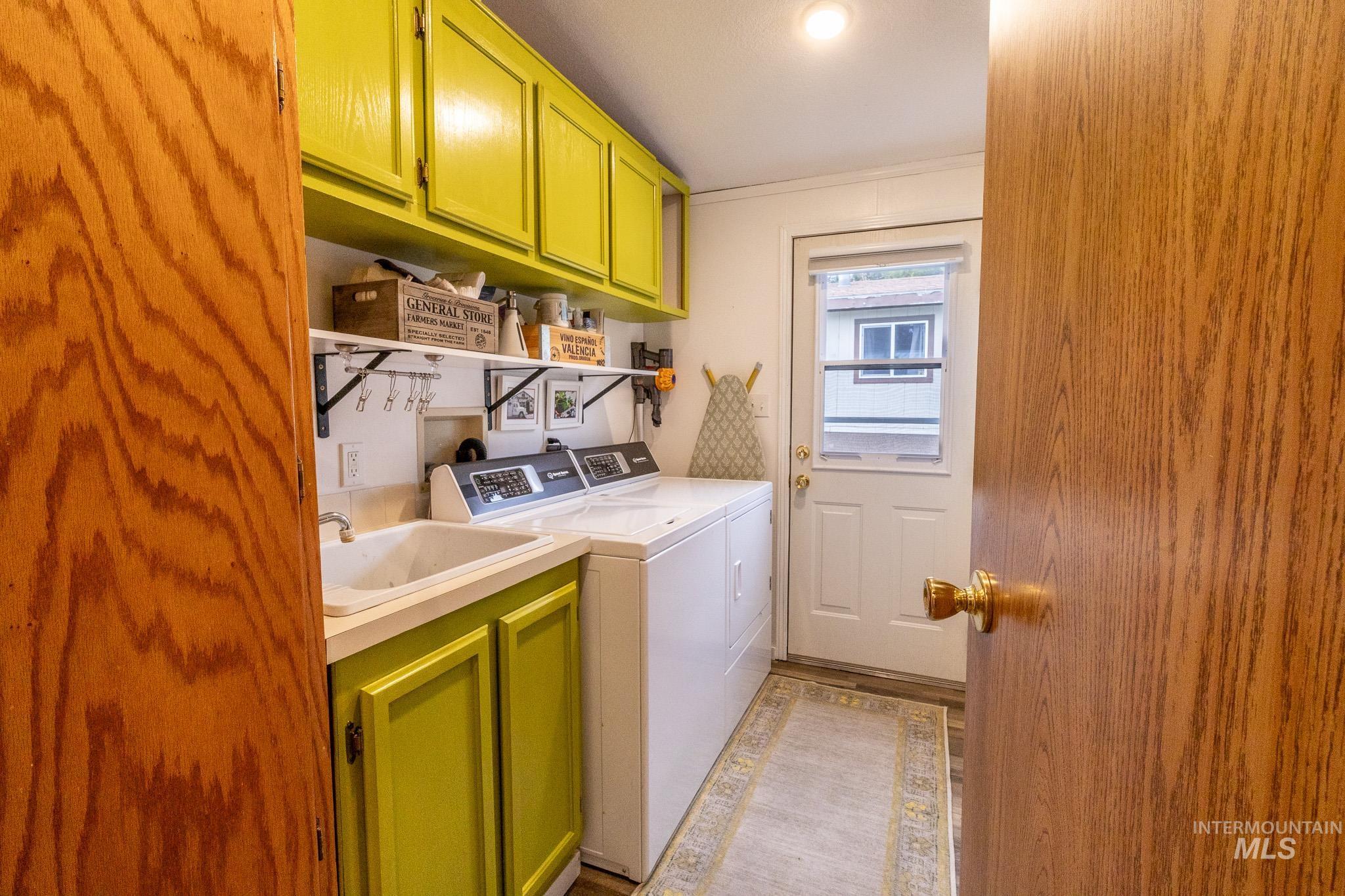 411 N Almon, Moscow, Idaho 83501, 2 Bedrooms, 2 Bathrooms, Residential For Sale, Price $130,000, 98980301