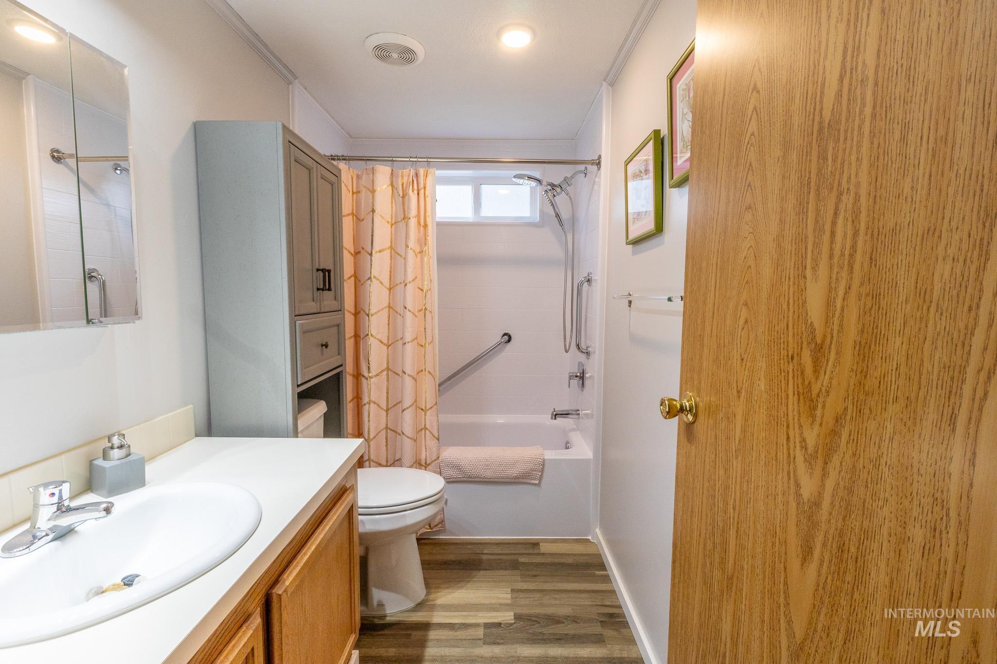 411 N Almon, Moscow, Idaho 83501, 2 Bedrooms, 2 Bathrooms, Residential For Sale, Price $130,000, 98980301