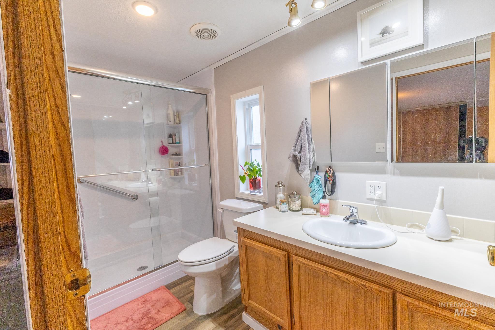 411 N Almon, Moscow, Idaho 83501, 2 Bedrooms, 2 Bathrooms, Residential For Sale, Price $130,000, 98980301