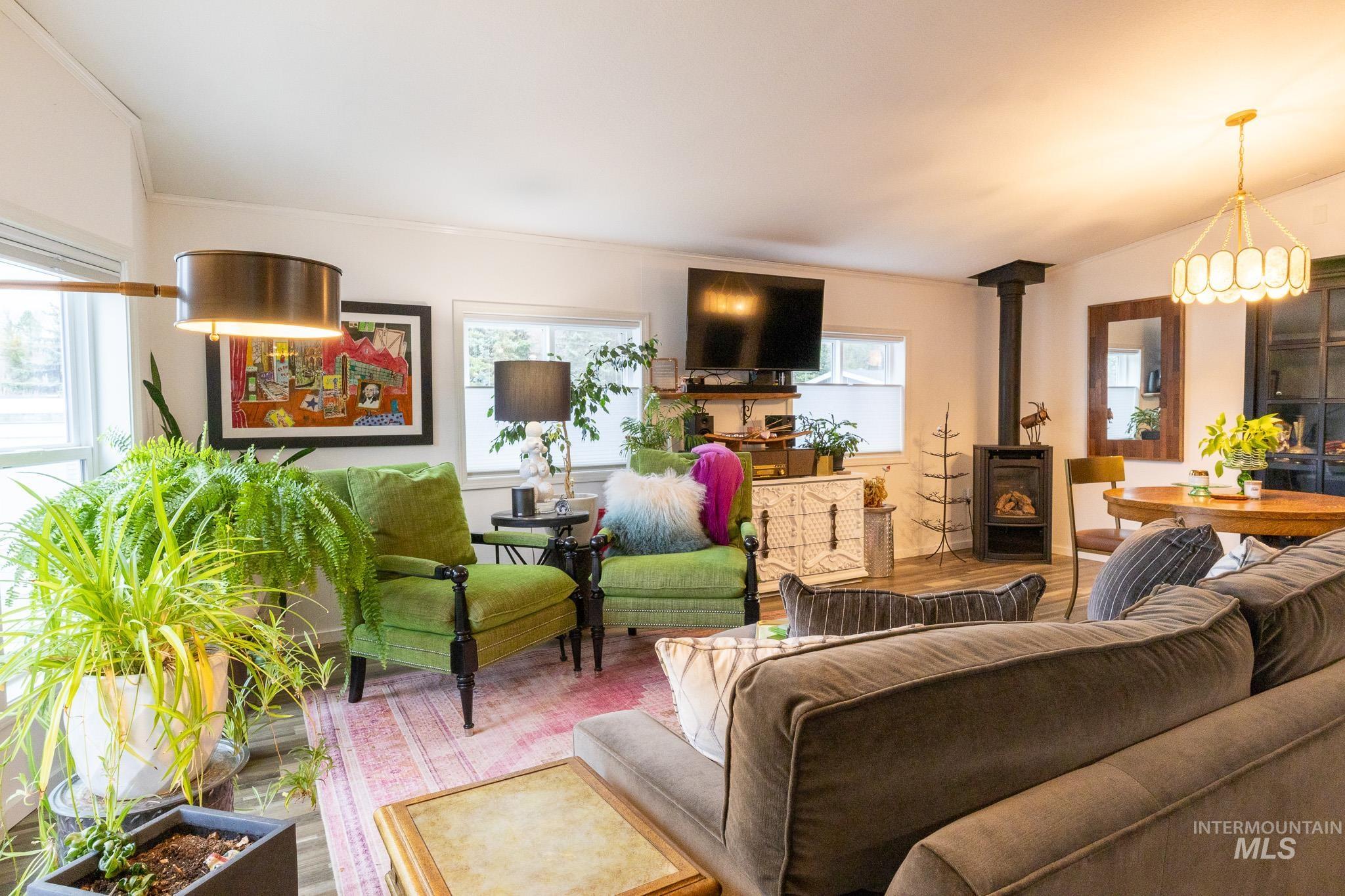 411 N Almon, Moscow, Idaho 83501, 2 Bedrooms, 2 Bathrooms, Residential For Sale, Price $130,000, 98980301