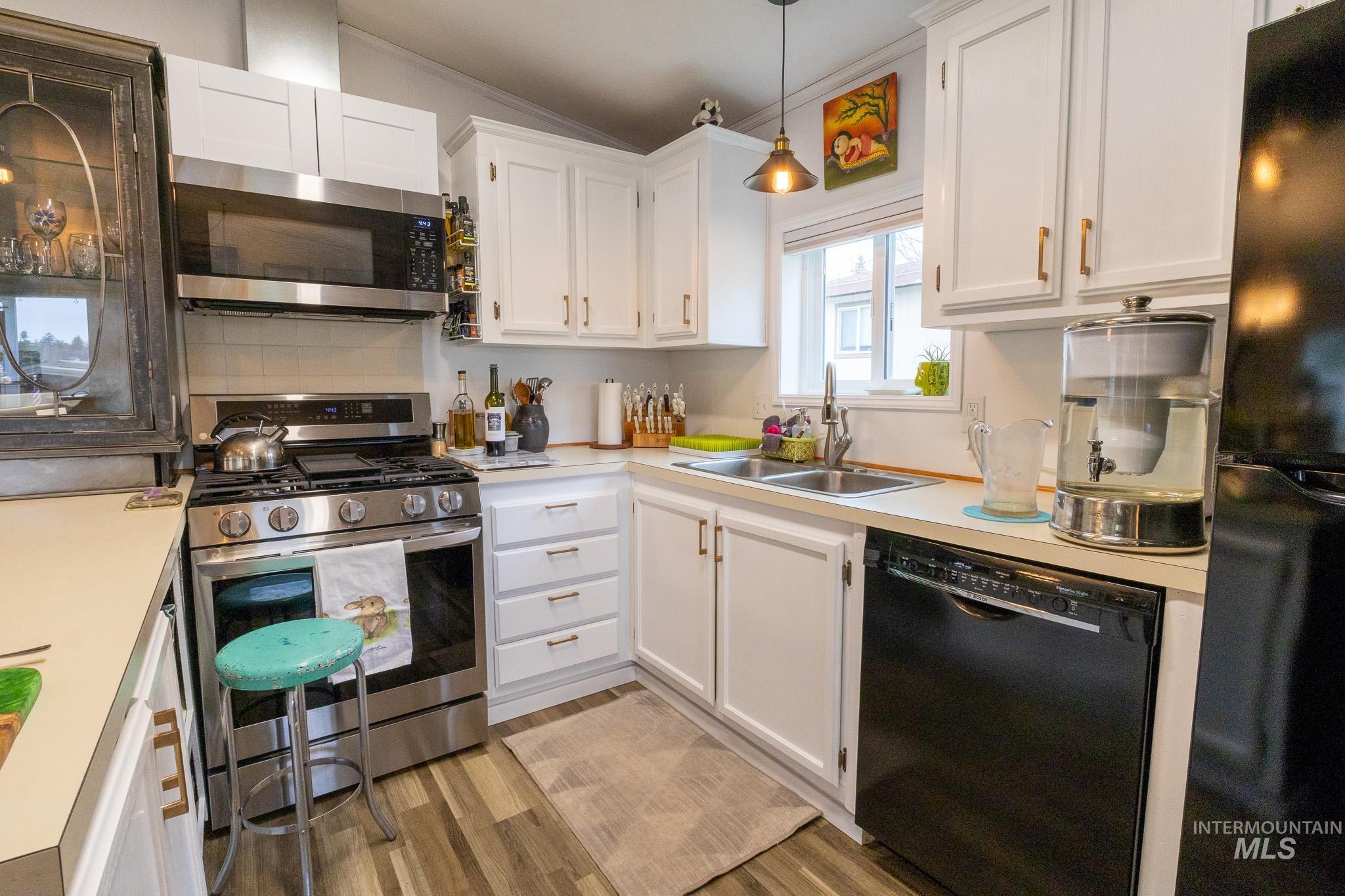 411 N Almon, Moscow, Idaho 83501, 2 Bedrooms, 2 Bathrooms, Residential For Sale, Price $130,000, 98980301