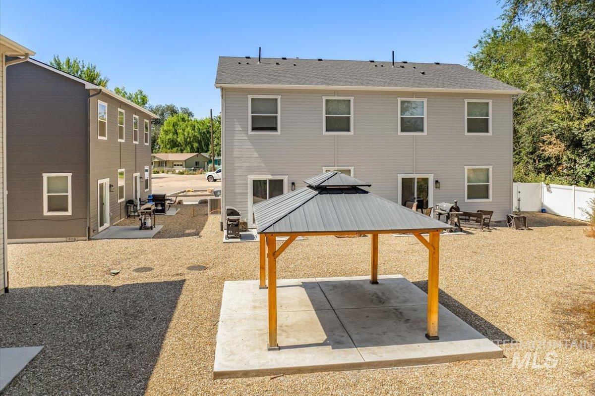 701 E Bates Ave, Parma, Idaho 83660, 3 Bedrooms, 2.5 Bathrooms, Residential Income For Sale, Price $1,800,000, 98980304