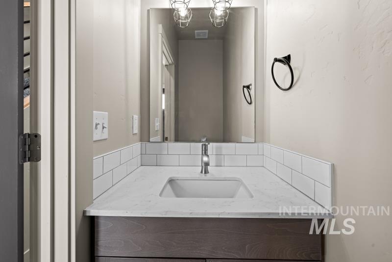 701 E Bates Ave, Parma, Idaho 83660, 3 Bedrooms, 2.5 Bathrooms, Residential Income For Sale, Price $1,800,000, 98980304