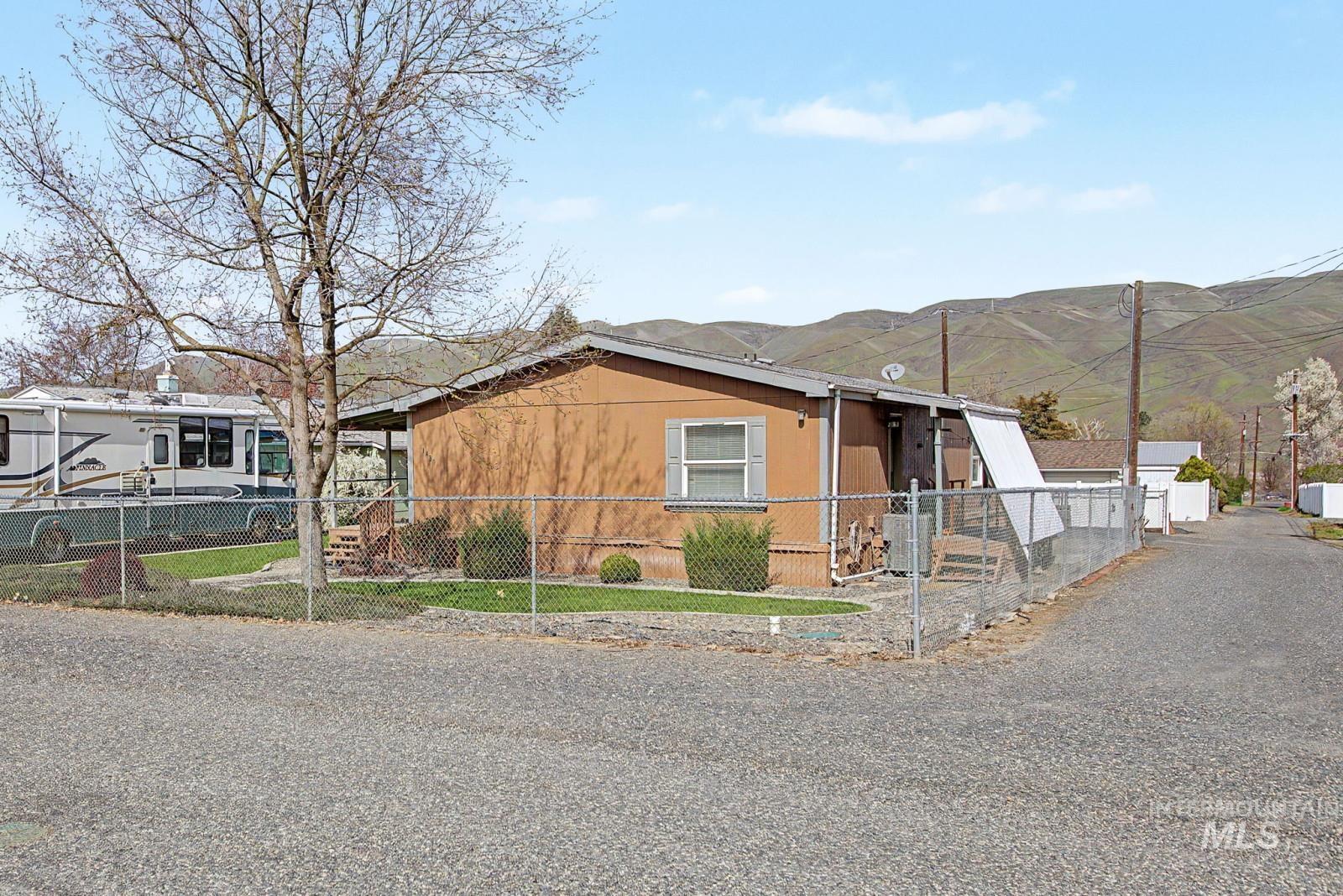 1480 Birch, Clarkston, Washington 99403, 3 Bedrooms, 2 Bathrooms, Residential For Sale, Price $309,900, 98980307