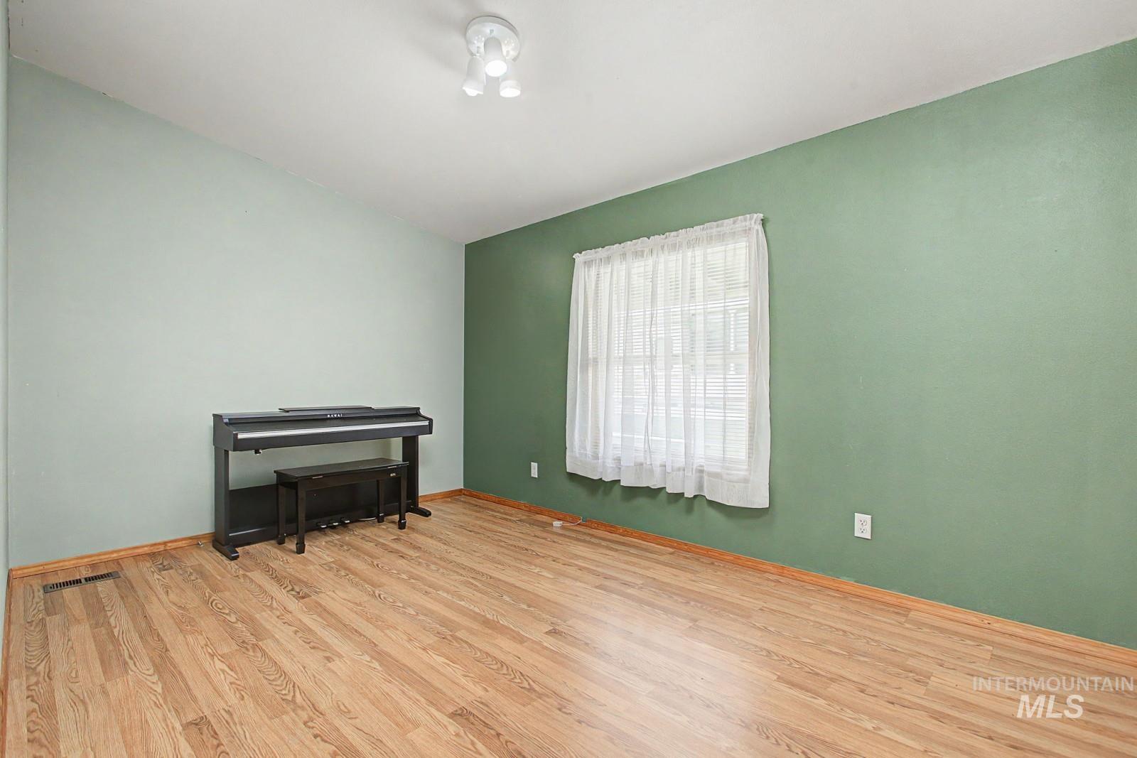 1480 Birch, Clarkston, Washington 99403, 3 Bedrooms, 2 Bathrooms, Residential For Sale, Price $309,900, 98980307