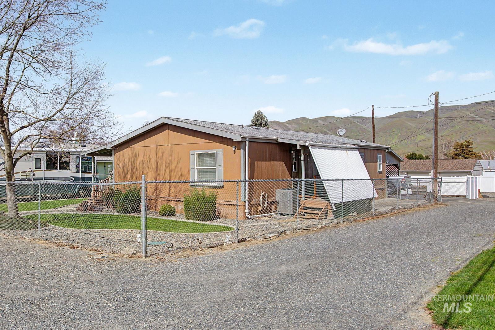 1480 Birch, Clarkston, Washington 99403, 3 Bedrooms, 2 Bathrooms, Residential For Sale, Price $309,900, 98980307