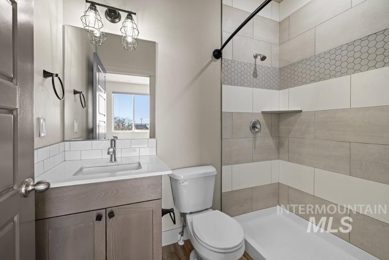 705-707 E Bates Ave, Parma, Idaho 83660, 3 Bedrooms, 2.5 Bathrooms, Residential Income For Sale, Price $600,000, 98980311