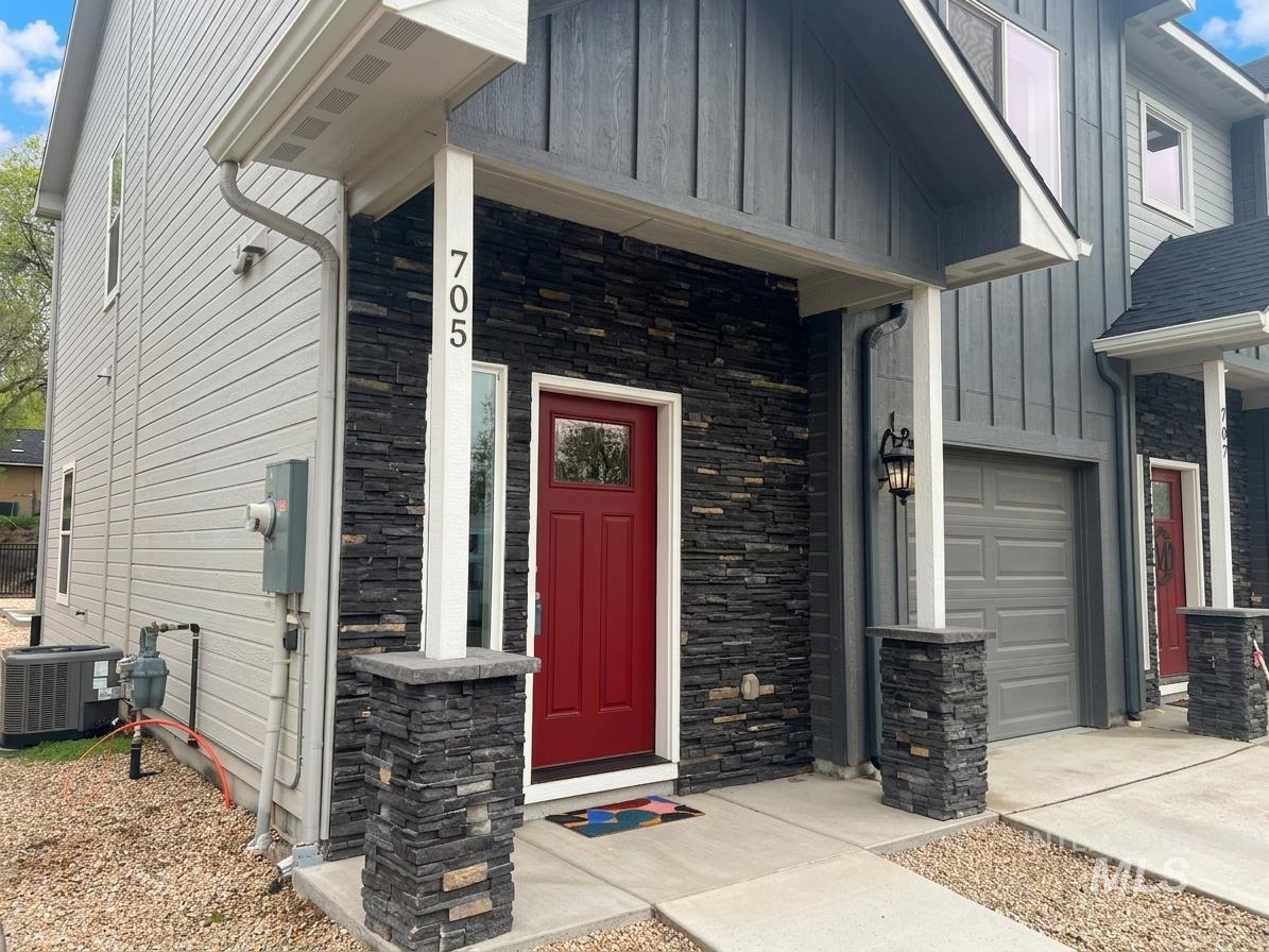 705-707 E Bates Ave, Parma, Idaho 83660, 3 Bedrooms, 2.5 Bathrooms, Residential Income For Sale, Price $600,000, 98980311