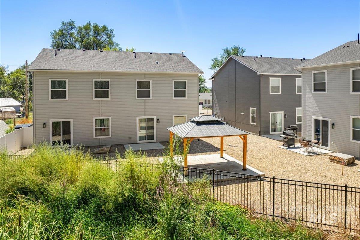 705-707 E Bates Ave, Parma, Idaho 83660, 3 Bedrooms, 2.5 Bathrooms, Residential Income For Sale, Price $600,000, 98980311