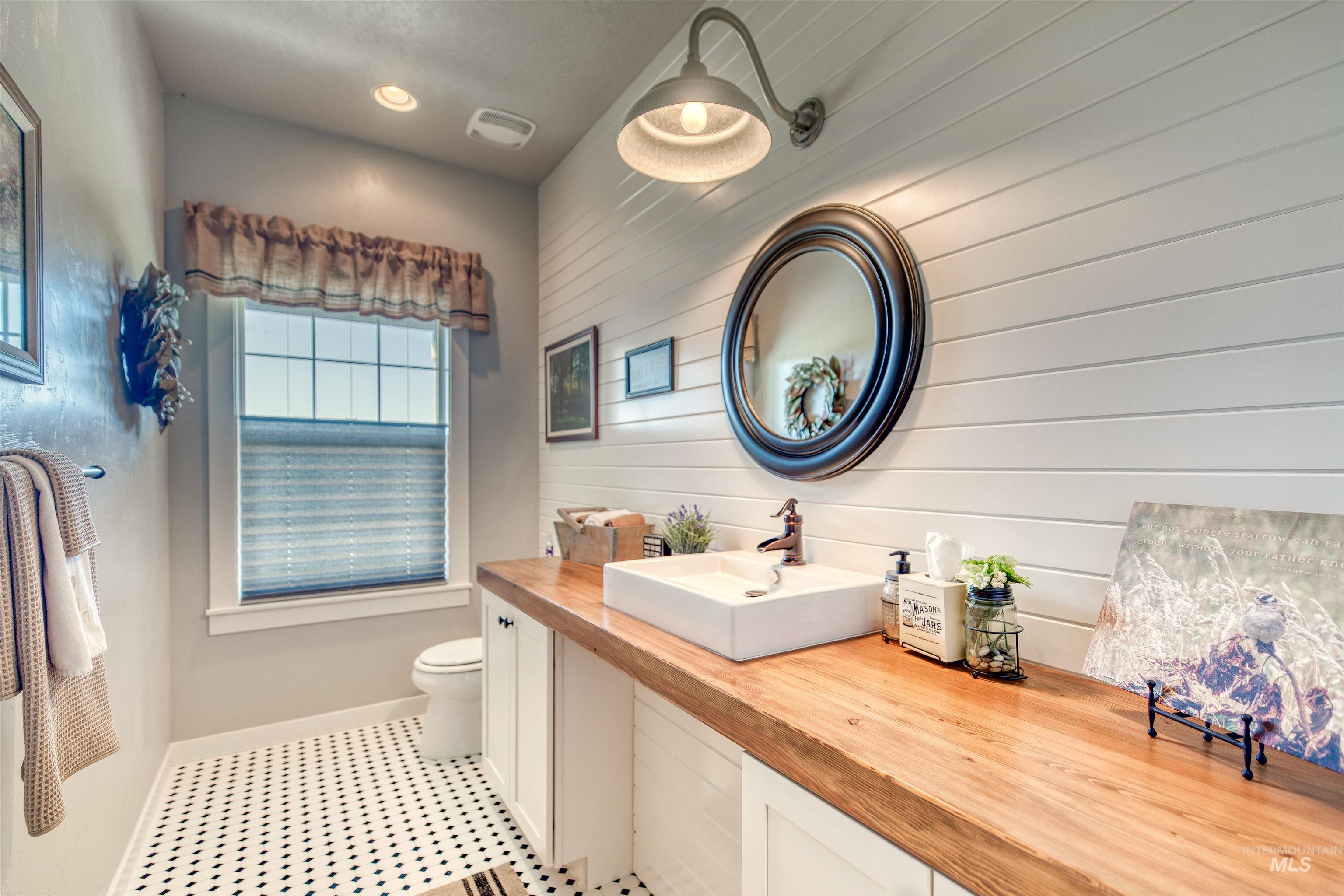 27652 Hop Rd, Caldwell, Idaho 83607, 3 Bedrooms, 2.5 Bathrooms, Residential For Sale, Price $1,749,000,MLS 98980312