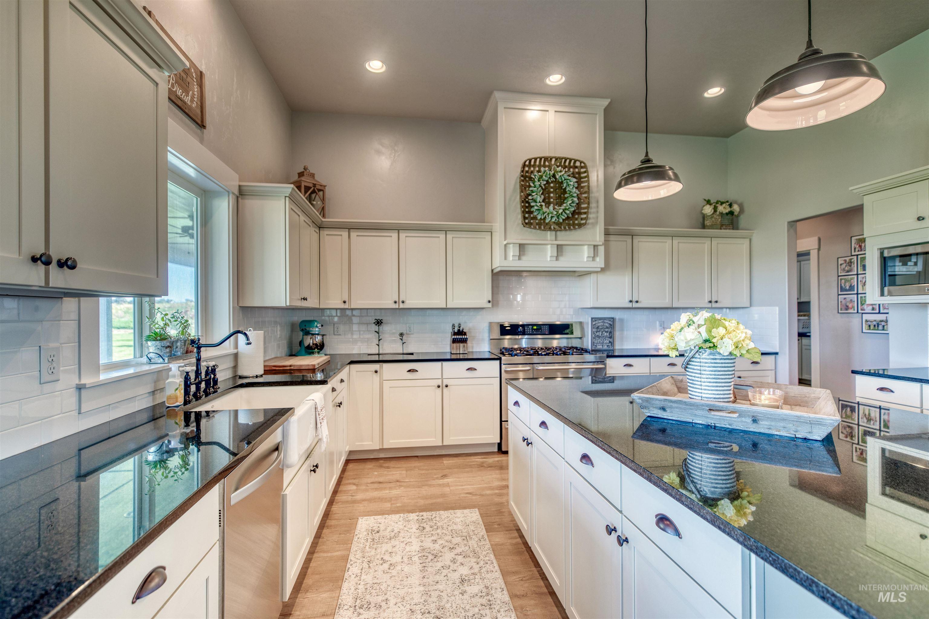 27652 Hop Rd, Caldwell, Idaho 83607, 3 Bedrooms, 2.5 Bathrooms, Residential For Sale, Price $1,749,000,MLS 98980312