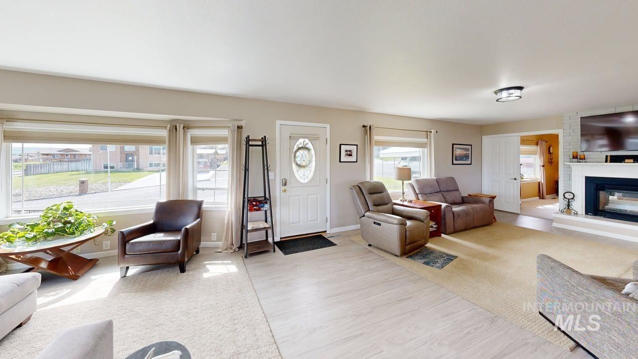 1008 Lambert Court, Clarkston, Washington 99403, 3 Bedrooms, 2.5 Bathrooms, Residential For Sale, Price $525,000,MLS 98980317