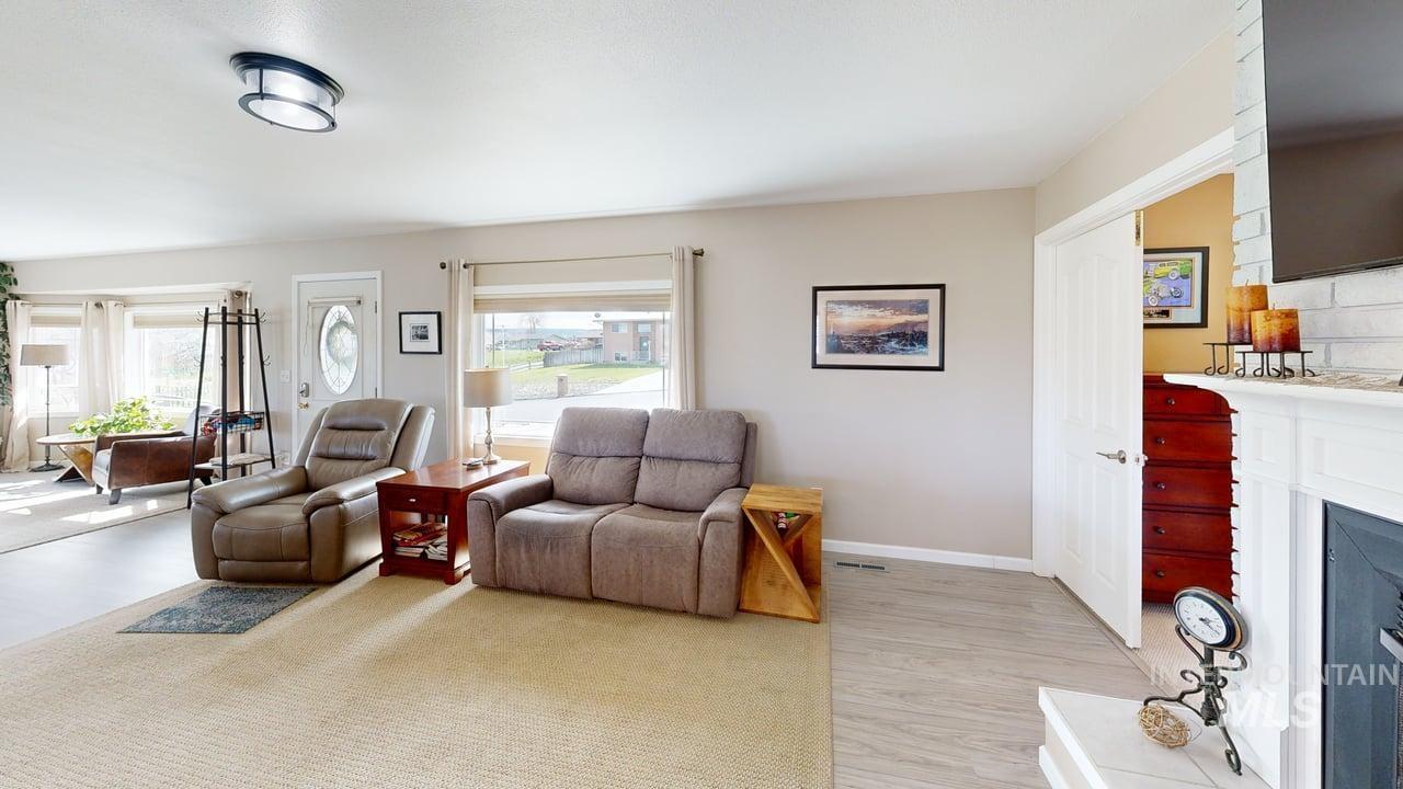 1008 Lambert Court, Clarkston, Washington 99403, 3 Bedrooms, 2.5 Bathrooms, Residential For Sale, Price $525,000,MLS 98980317