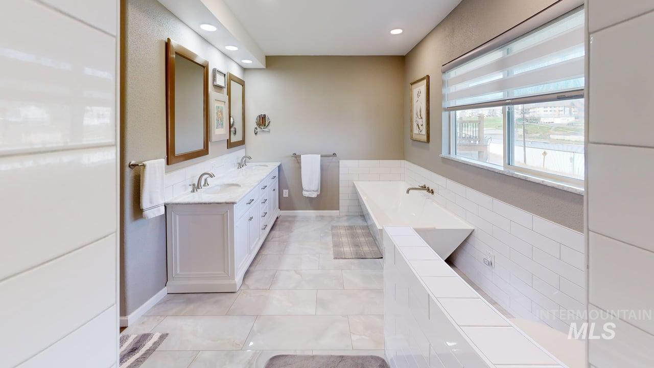 1008 Lambert Court, Clarkston, Washington 99403, 3 Bedrooms, 2.5 Bathrooms, Residential For Sale, Price $525,000,MLS 98980317