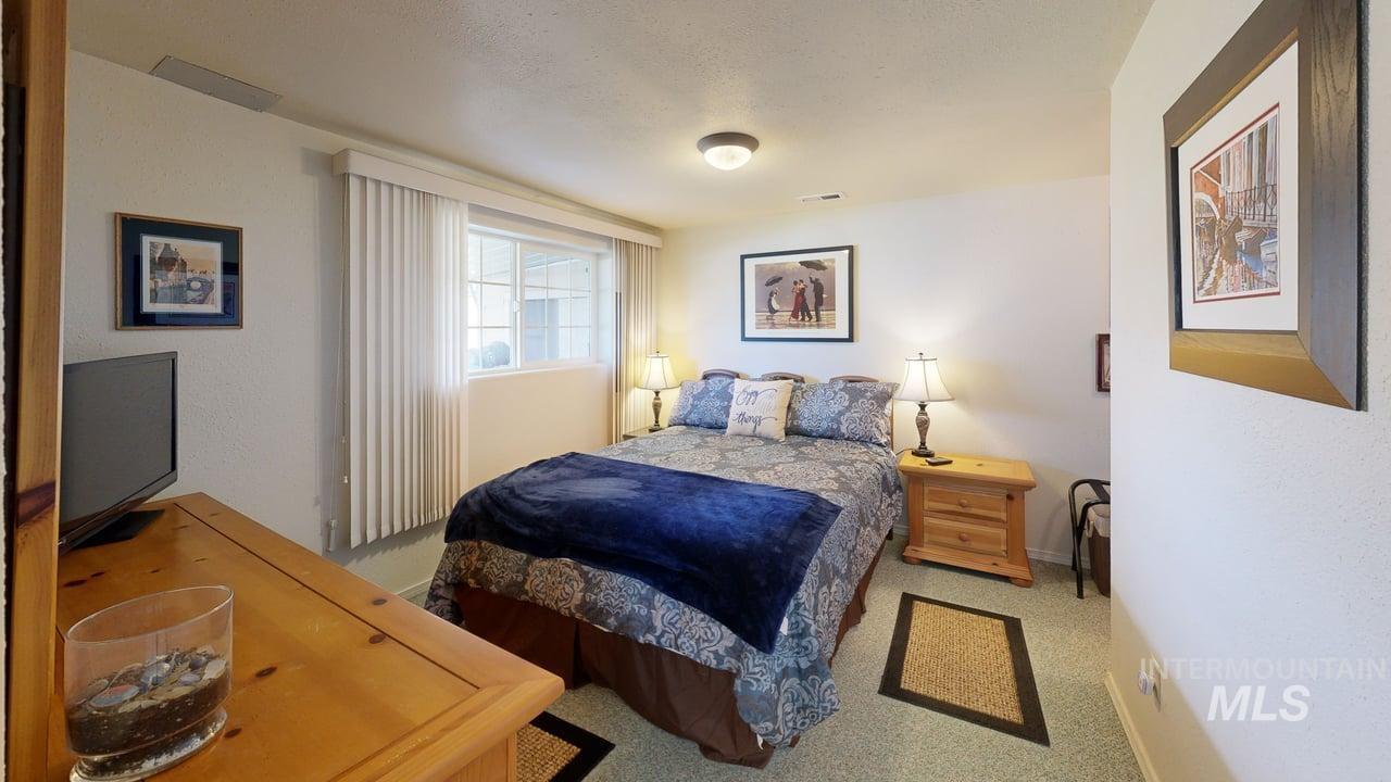 1008 Lambert Court, Clarkston, Washington 99403, 3 Bedrooms, 2.5 Bathrooms, Residential For Sale, Price $525,000,MLS 98980317