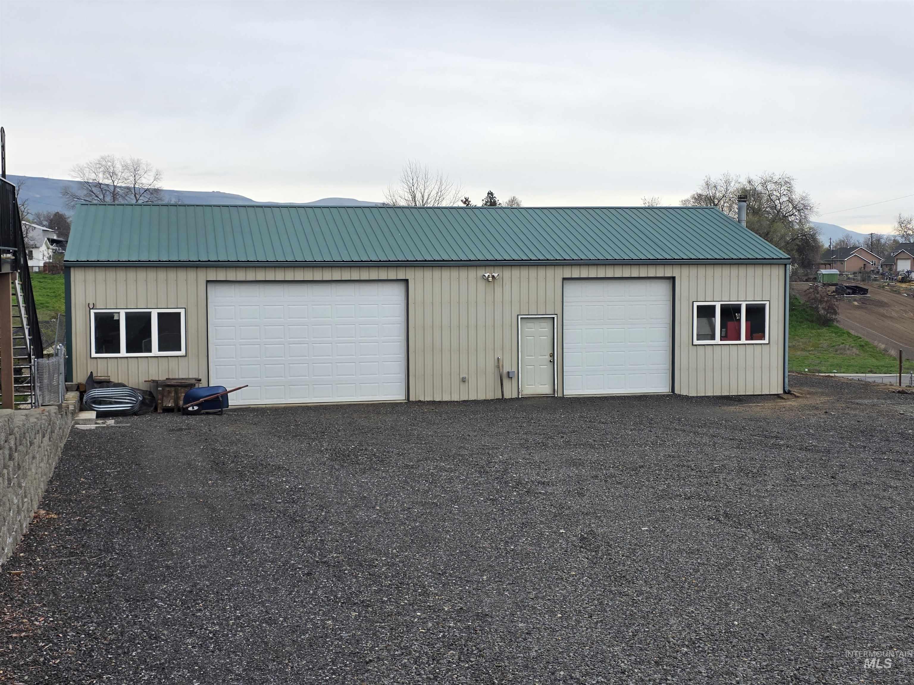 1008 Lambert Court, Clarkston, Washington 99403, 3 Bedrooms, 2.5 Bathrooms, Residential For Sale, Price $525,000,MLS 98980317