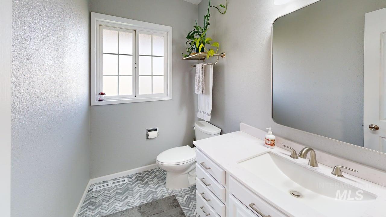 1008 Lambert Court, Clarkston, Washington 99403, 3 Bedrooms, 2.5 Bathrooms, Residential For Sale, Price $525,000,MLS 98980317