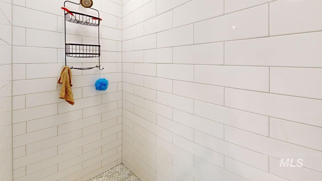 1008 Lambert Court, Clarkston, Washington 99403, 3 Bedrooms, 2.5 Bathrooms, Residential For Sale, Price $525,000,MLS 98980317