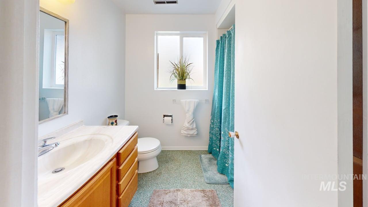 1008 Lambert Court, Clarkston, Washington 99403, 3 Bedrooms, 2.5 Bathrooms, Residential For Sale, Price $525,000,MLS 98980317