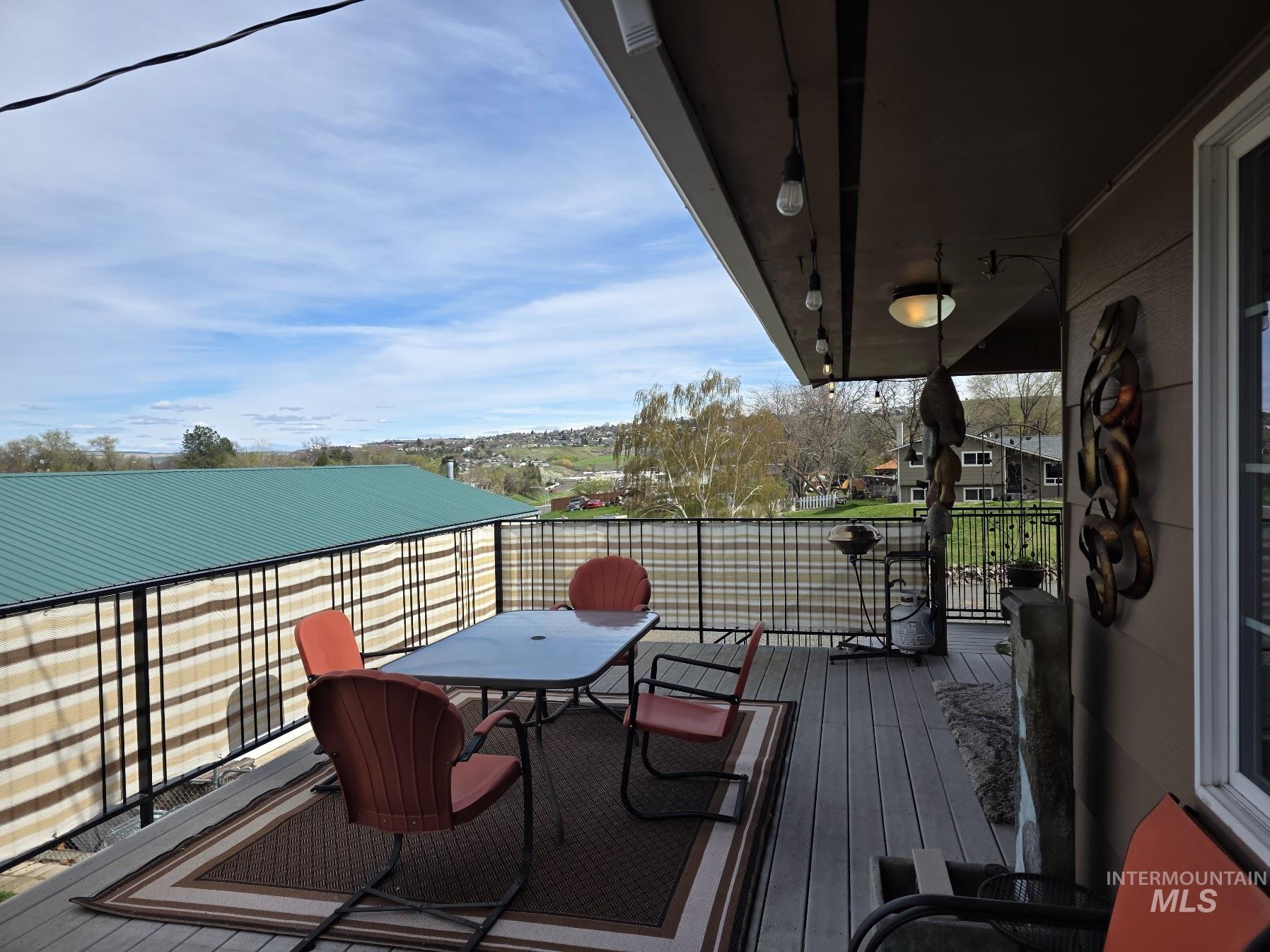 1008 Lambert Court, Clarkston, Washington 99403, 3 Bedrooms, 2.5 Bathrooms, Residential For Sale, Price $525,000,MLS 98980317