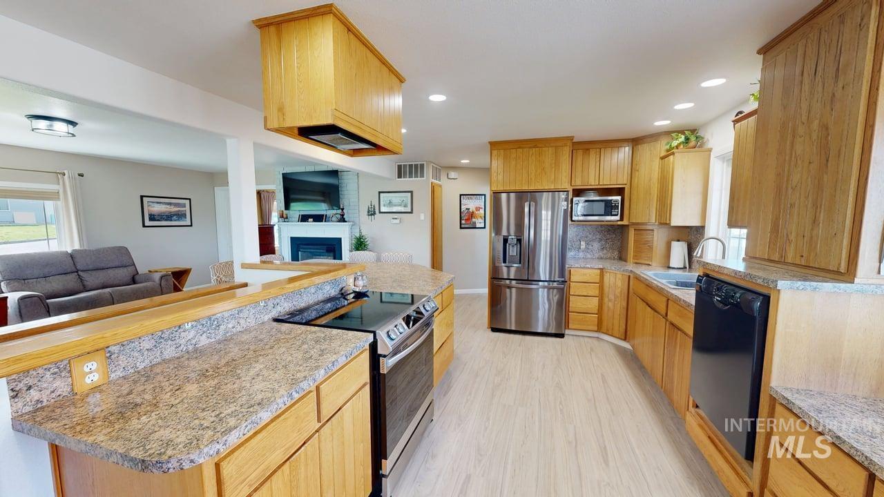 1008 Lambert Court, Clarkston, Washington 99403, 3 Bedrooms, 2.5 Bathrooms, Residential For Sale, Price $525,000,MLS 98980317