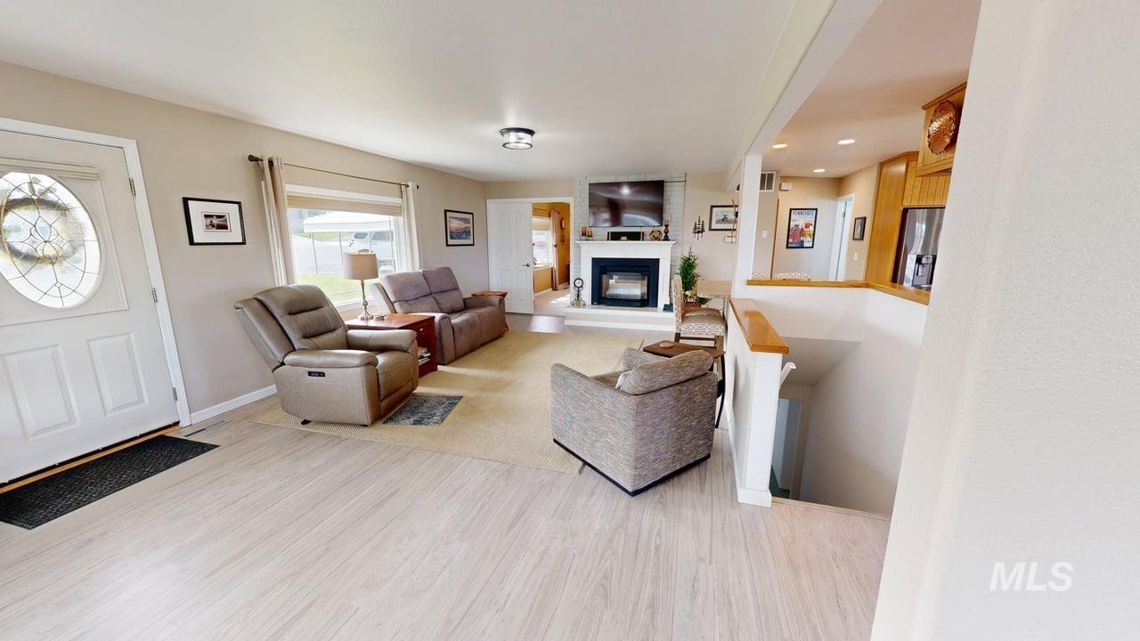 1008 Lambert Court, Clarkston, Washington 99403, 3 Bedrooms, 2.5 Bathrooms, Residential For Sale, Price $525,000,MLS 98980317