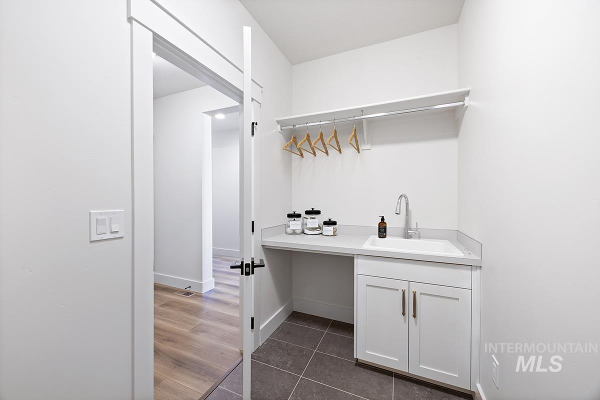 3508 S Cedarhurst Dr., Meridian, Idaho 83642, 3 Bedrooms, 2 Bathrooms, Residential For Sale, Price $611,800,MLS 98980318