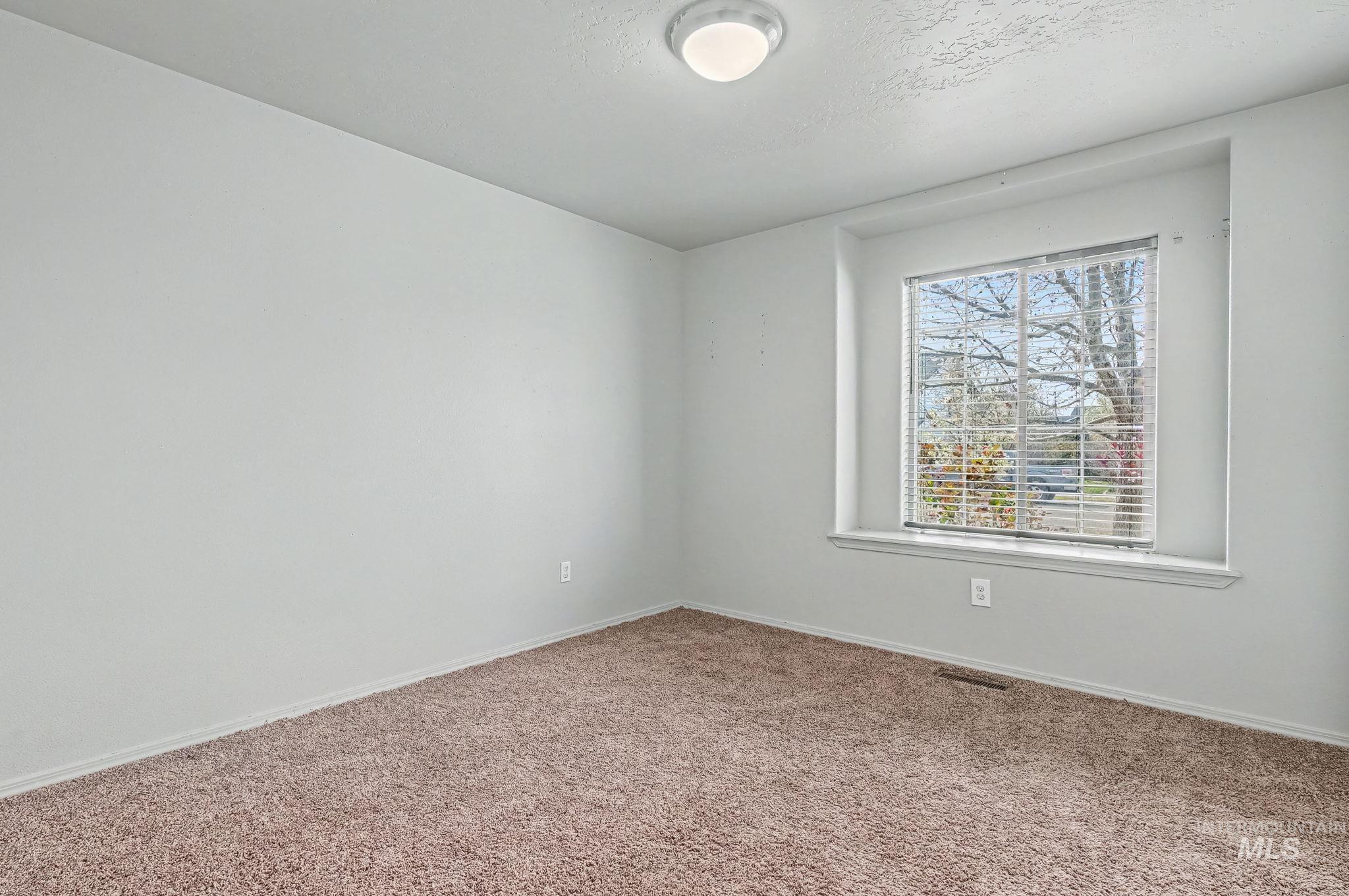 16603 N Fielding Way, Nampa, Idaho 83687, 5 Bedrooms, 3 Bathrooms, Residential For Sale, Price $469,900,MLS 98980320