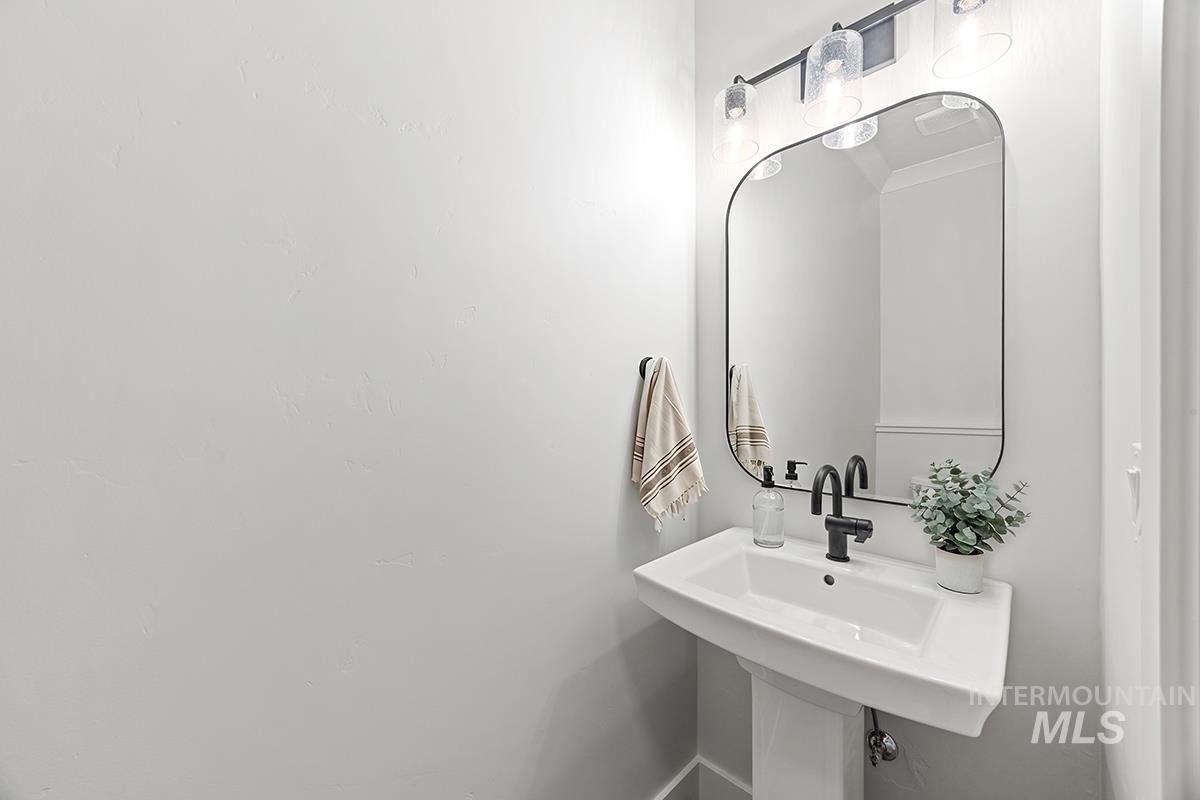 3490 S Cedarhurst Dr., Meridian, Idaho 83642, 3 Bedrooms, 2 Bathrooms, Residential For Sale, Price $607,800,MLS 98980321