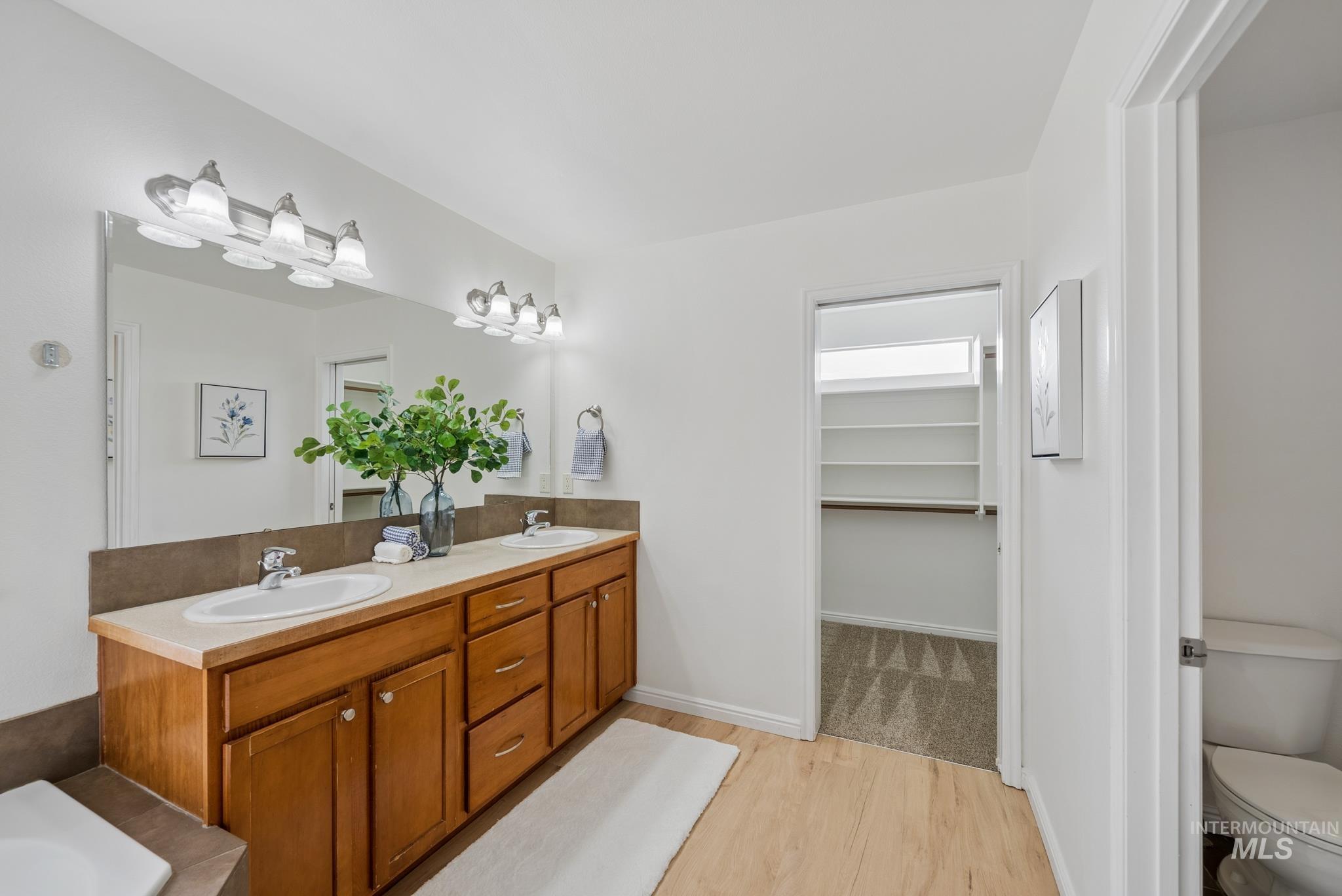 619 E Bonita Canyon, Meridian, Idaho 83642, 5 Bedrooms, 3 Bathrooms, Residential For Sale, Price $710,000,MLS 98980324