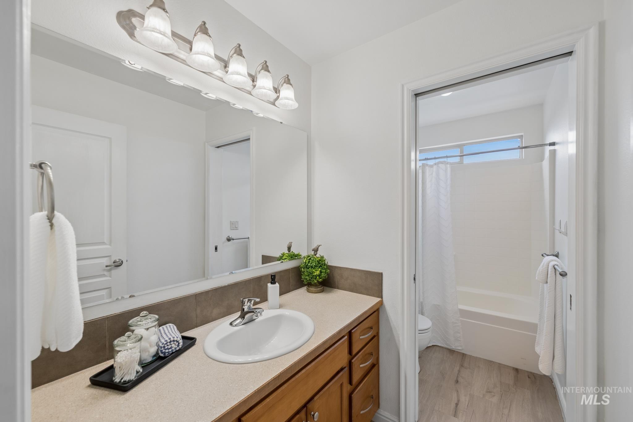 619 E Bonita Canyon, Meridian, Idaho 83642, 5 Bedrooms, 3 Bathrooms, Residential For Sale, Price $710,000,MLS 98980324