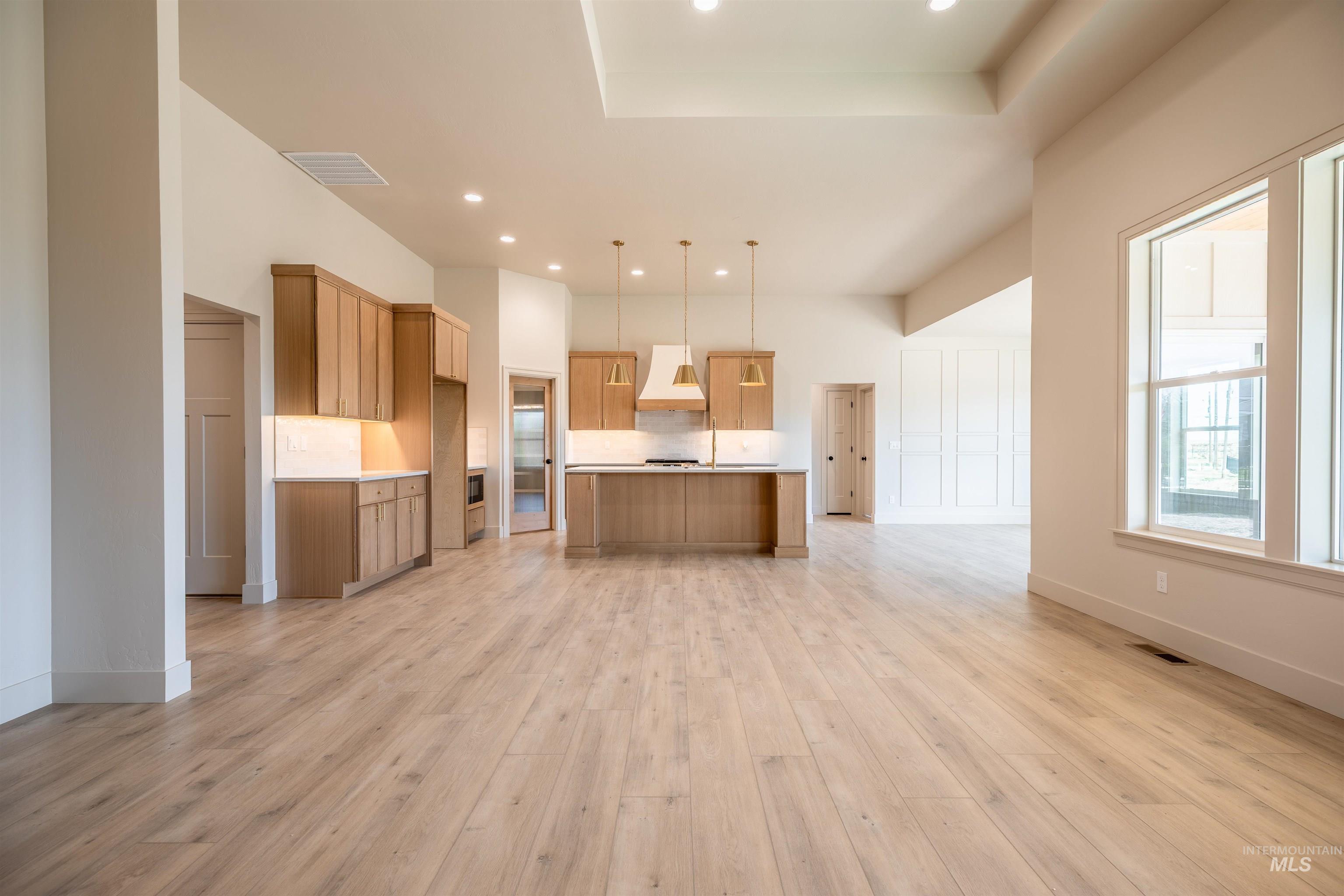 1565 Clear Creek Loop, Twin Falls, Idaho 83301, 3 Bedrooms, 2.5 Bathrooms, Residential For Sale, Price $676,000,MLS 98980325