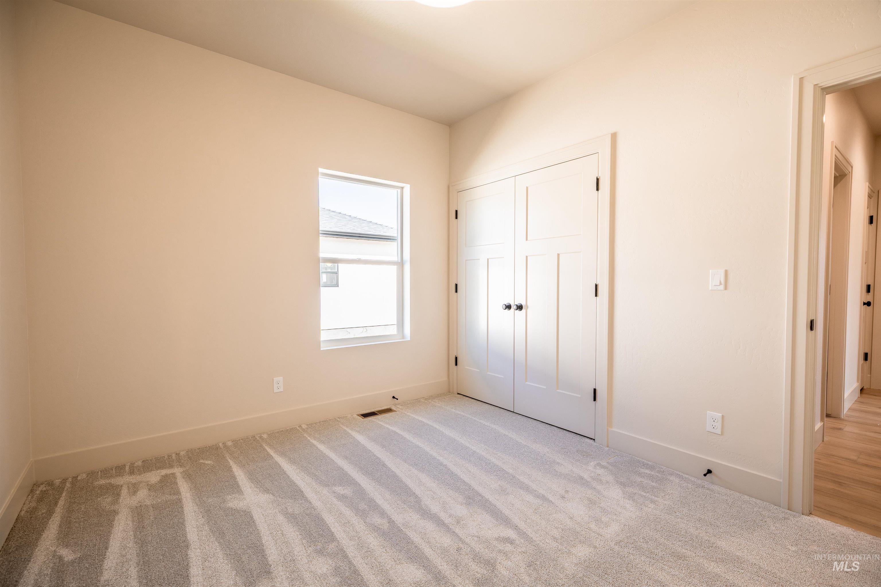 1565 Clear Creek Loop, Twin Falls, Idaho 83301, 3 Bedrooms, 2.5 Bathrooms, Residential For Sale, Price $676,000,MLS 98980325