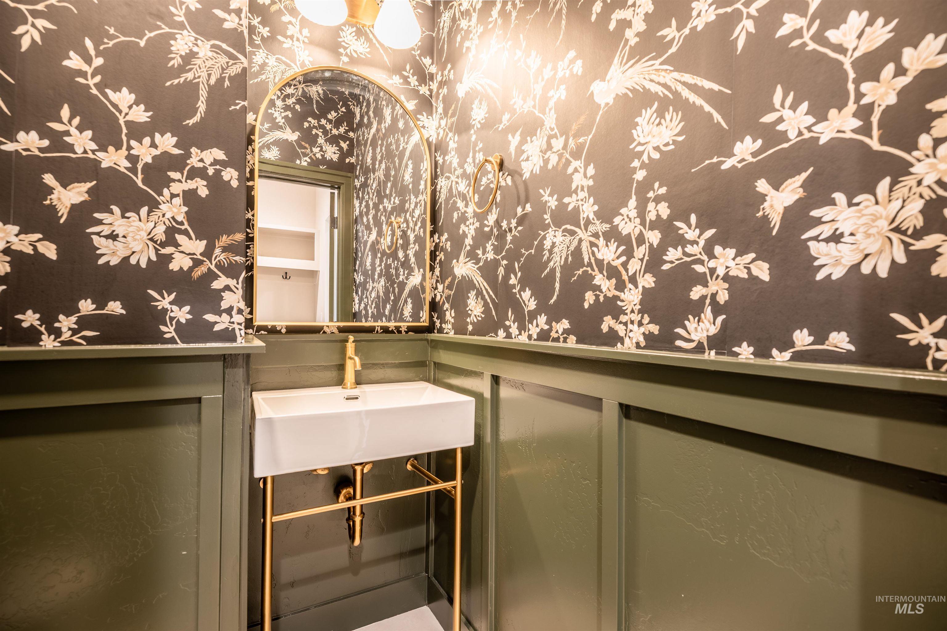 1565 Clear Creek Loop, Twin Falls, Idaho 83301, 3 Bedrooms, 2.5 Bathrooms, Residential For Sale, Price $676,000,MLS 98980325