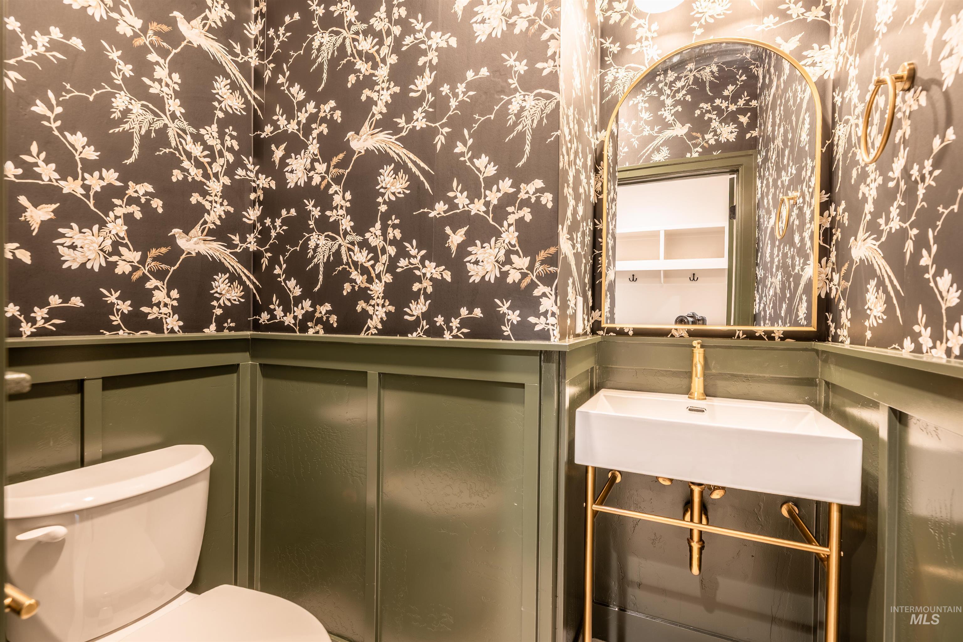 1565 Clear Creek Loop, Twin Falls, Idaho 83301, 3 Bedrooms, 2.5 Bathrooms, Residential For Sale, Price $676,000,MLS 98980325