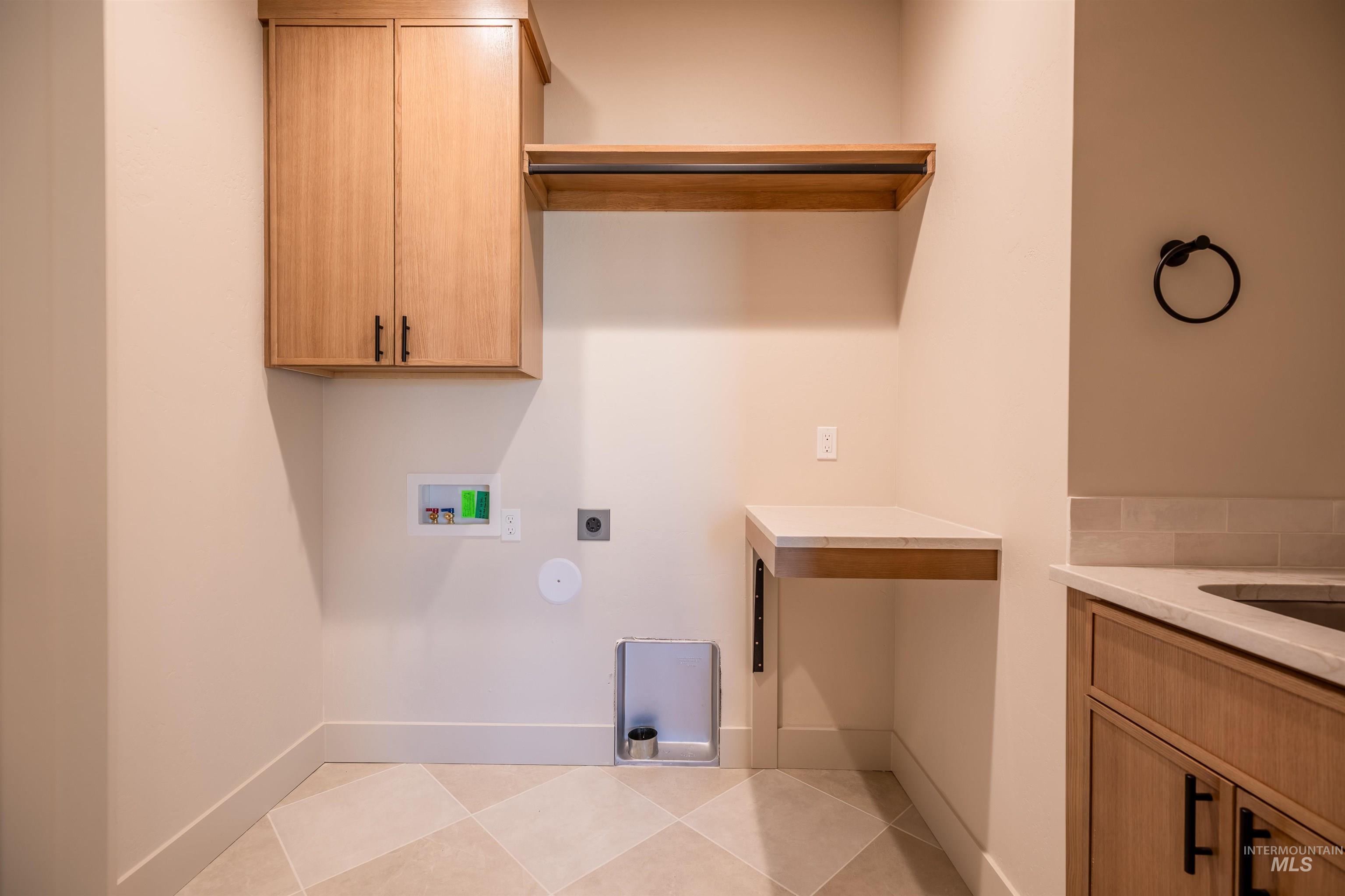 1565 Clear Creek Loop, Twin Falls, Idaho 83301, 3 Bedrooms, 2.5 Bathrooms, Residential For Sale, Price $676,000,MLS 98980325