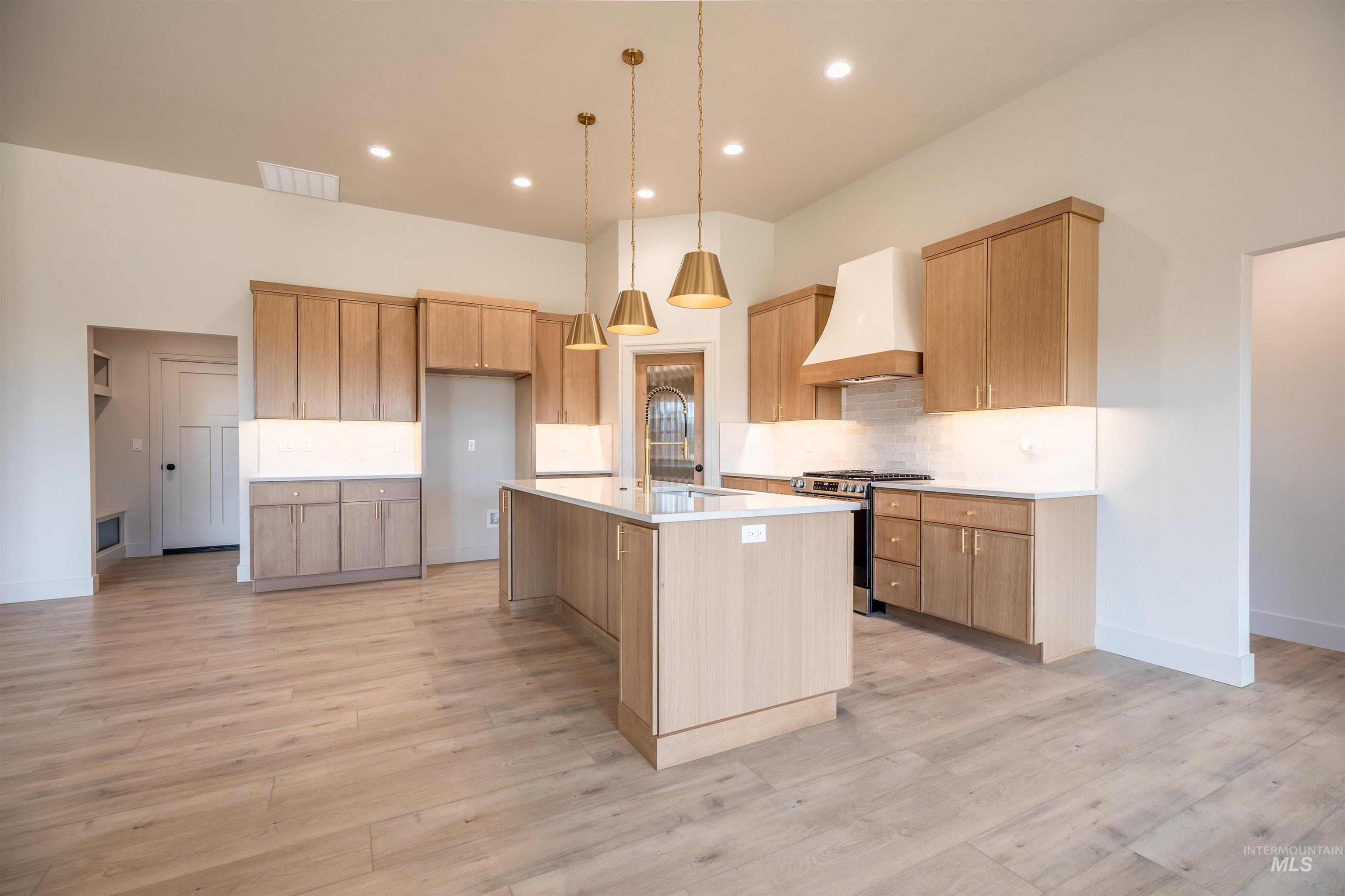 1565 Clear Creek Loop, Twin Falls, Idaho 83301, 3 Bedrooms, 2.5 Bathrooms, Residential For Sale, Price $676,000,MLS 98980325