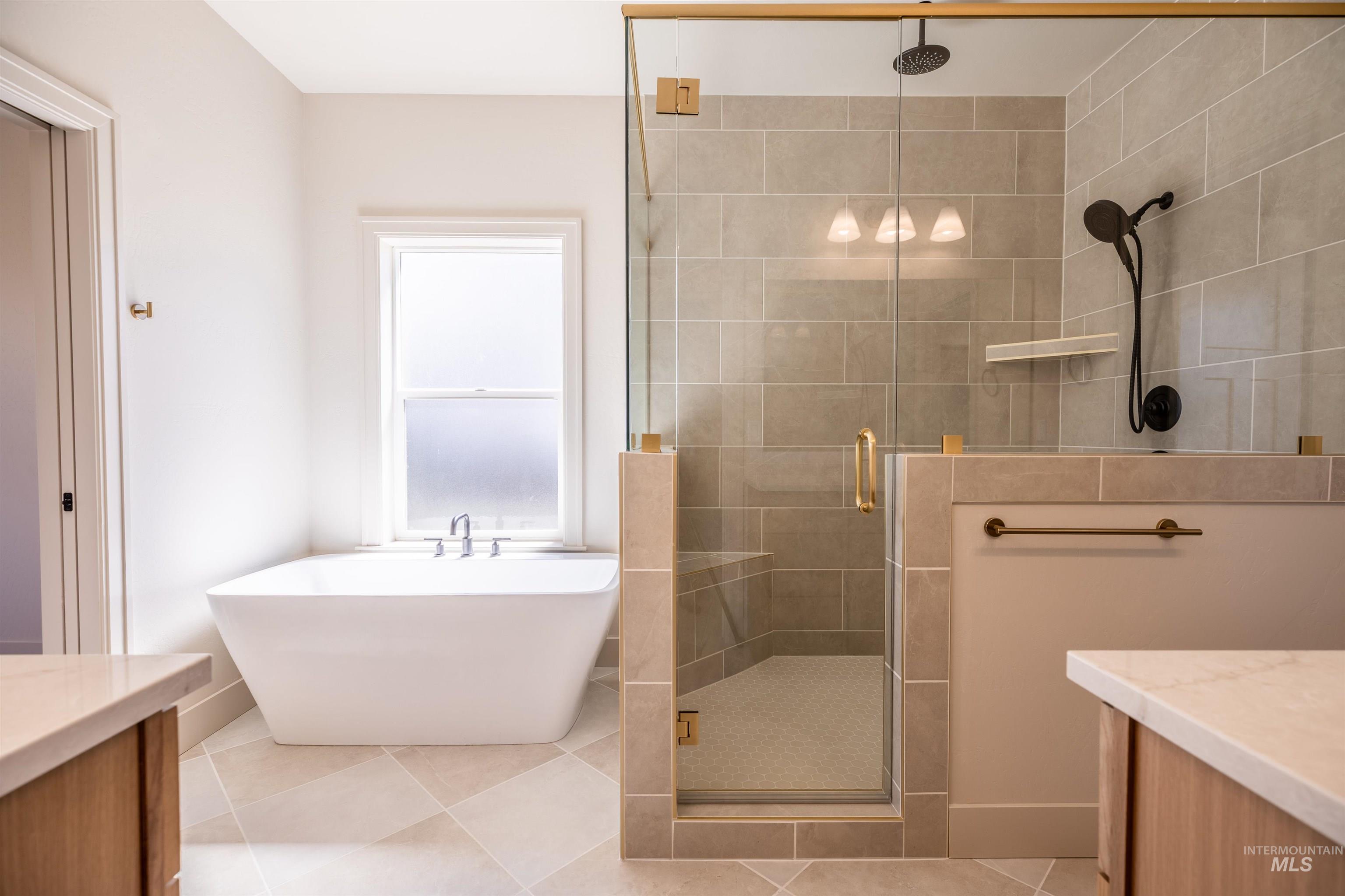 1565 Clear Creek Loop, Twin Falls, Idaho 83301, 3 Bedrooms, 2.5 Bathrooms, Residential For Sale, Price $676,000,MLS 98980325