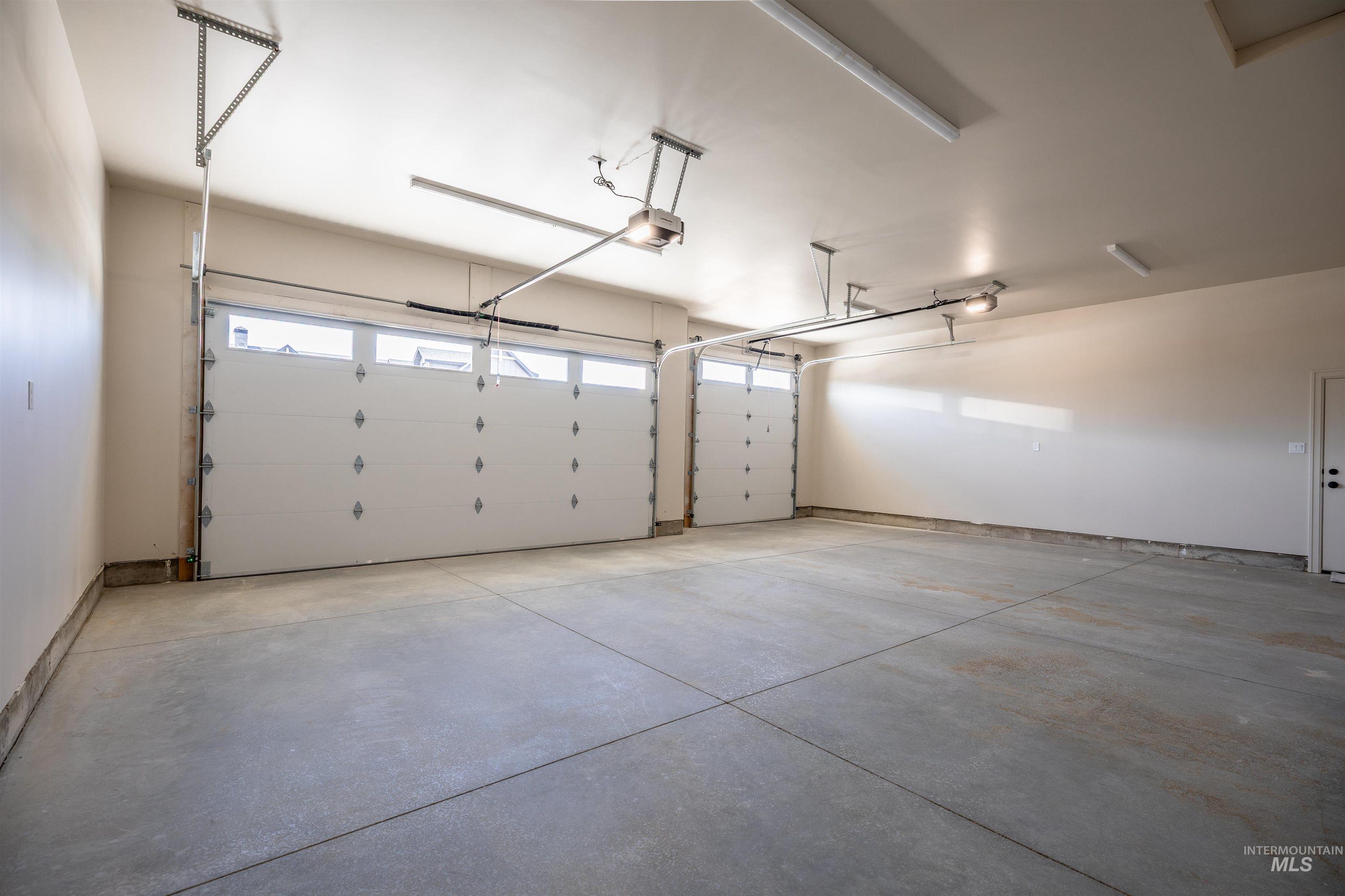 1565 Clear Creek Loop, Twin Falls, Idaho 83301, 3 Bedrooms, 2.5 Bathrooms, Residential For Sale, Price $676,000,MLS 98980325