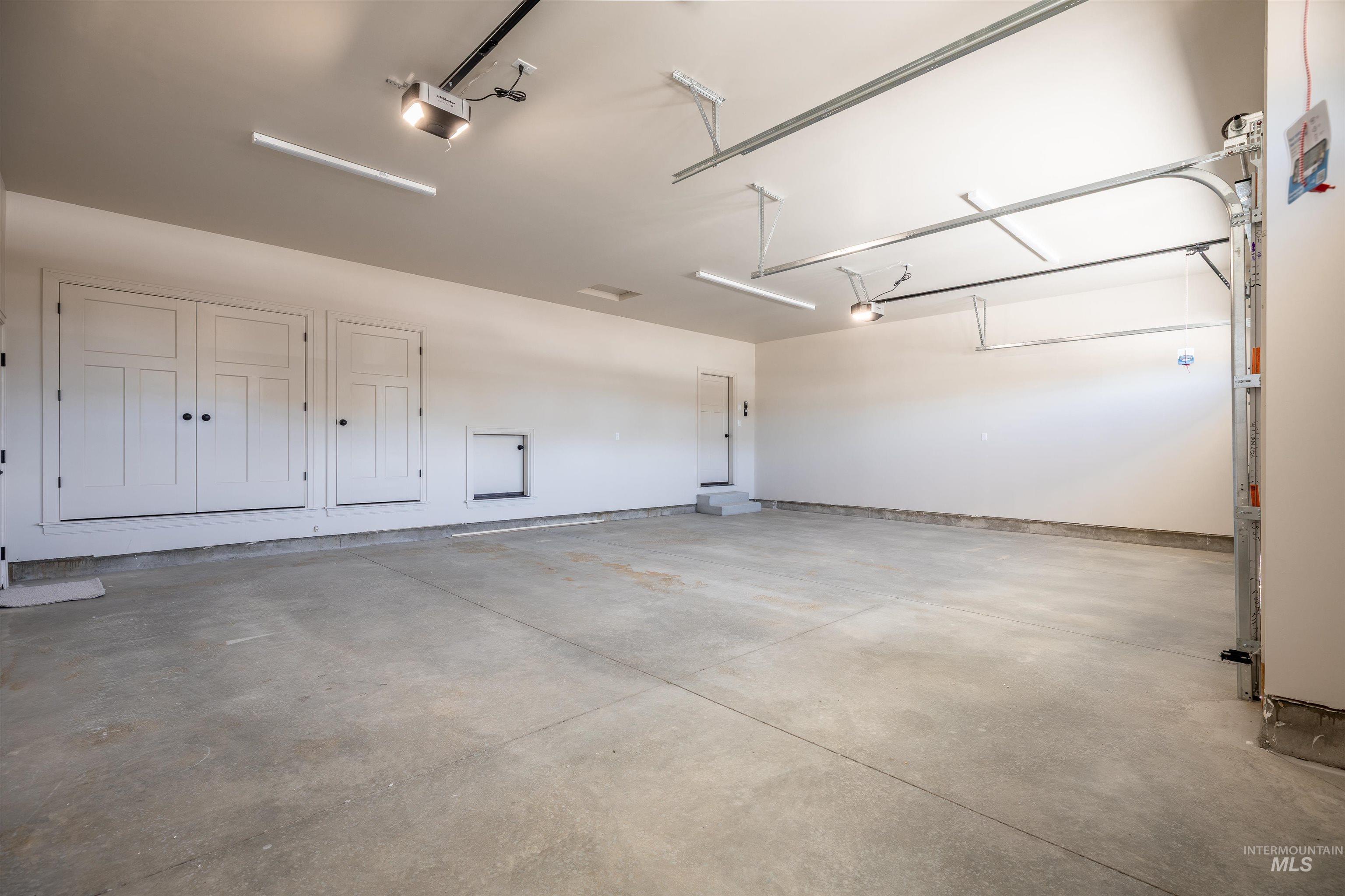 1565 Clear Creek Loop, Twin Falls, Idaho 83301, 3 Bedrooms, 2.5 Bathrooms, Residential For Sale, Price $676,000,MLS 98980325