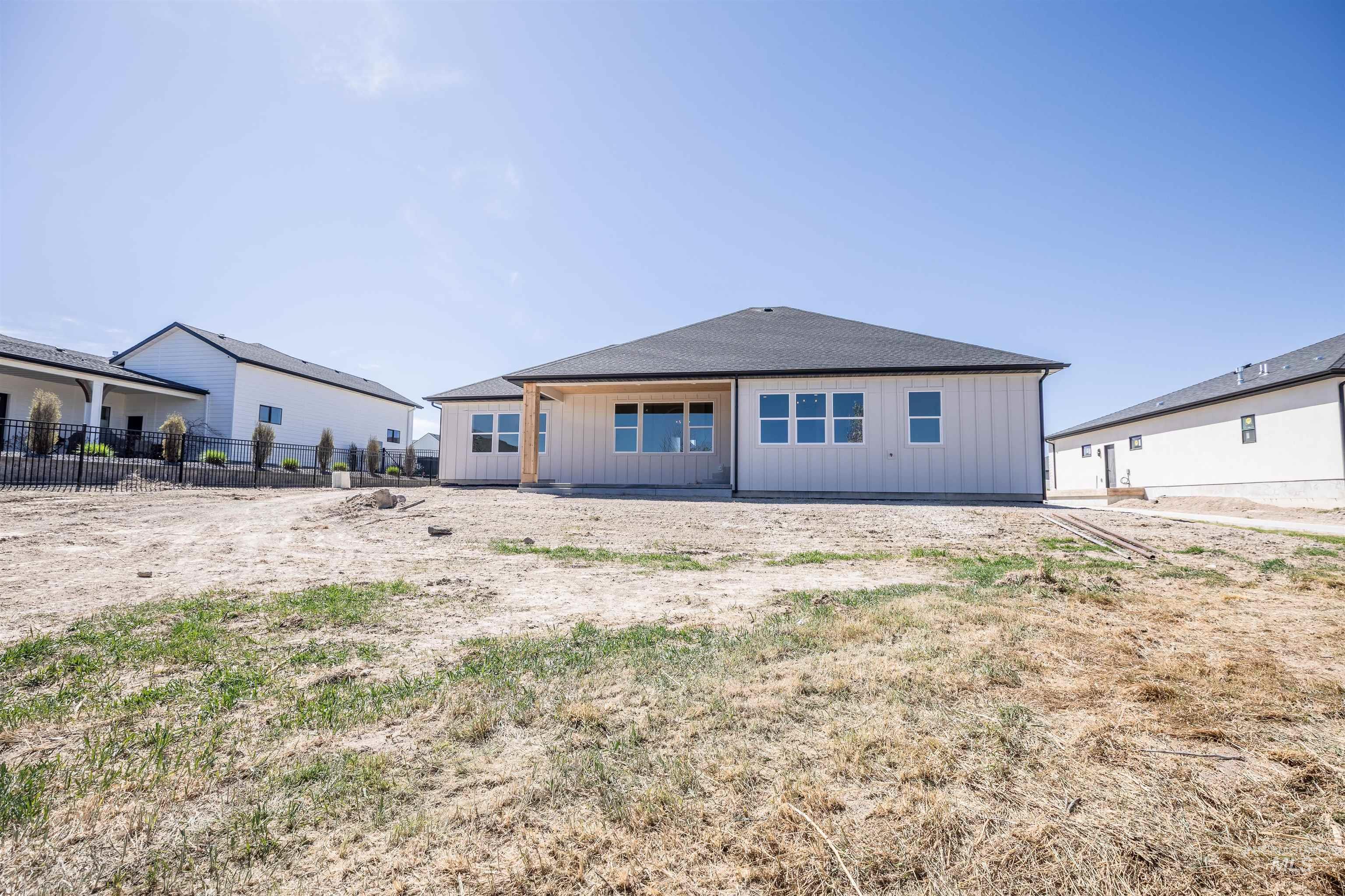 1565 Clear Creek Loop, Twin Falls, Idaho 83301, 3 Bedrooms, 2.5 Bathrooms, Residential For Sale, Price $676,000,MLS 98980325