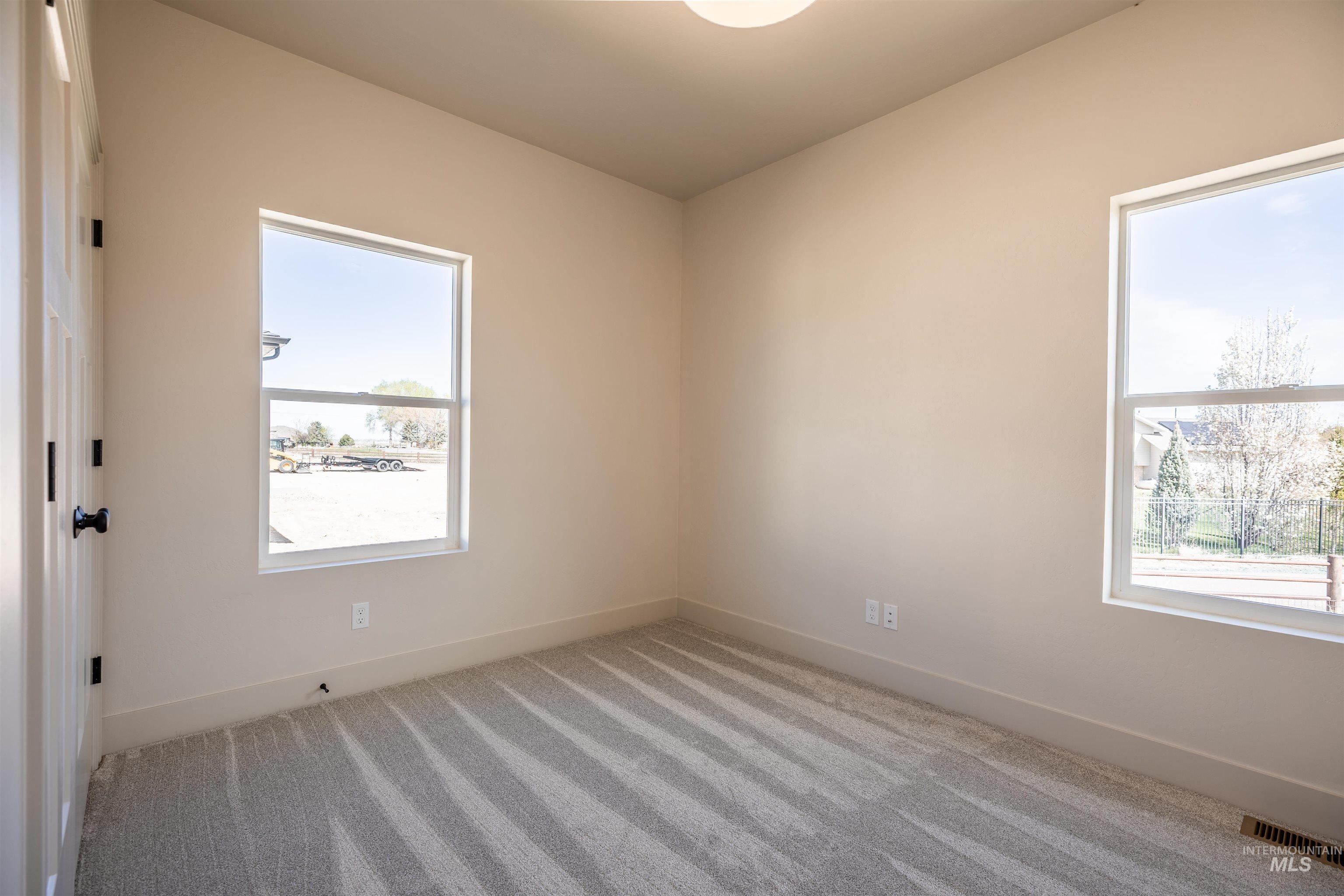 1565 Clear Creek Loop, Twin Falls, Idaho 83301, 3 Bedrooms, 2.5 Bathrooms, Residential For Sale, Price $676,000,MLS 98980325