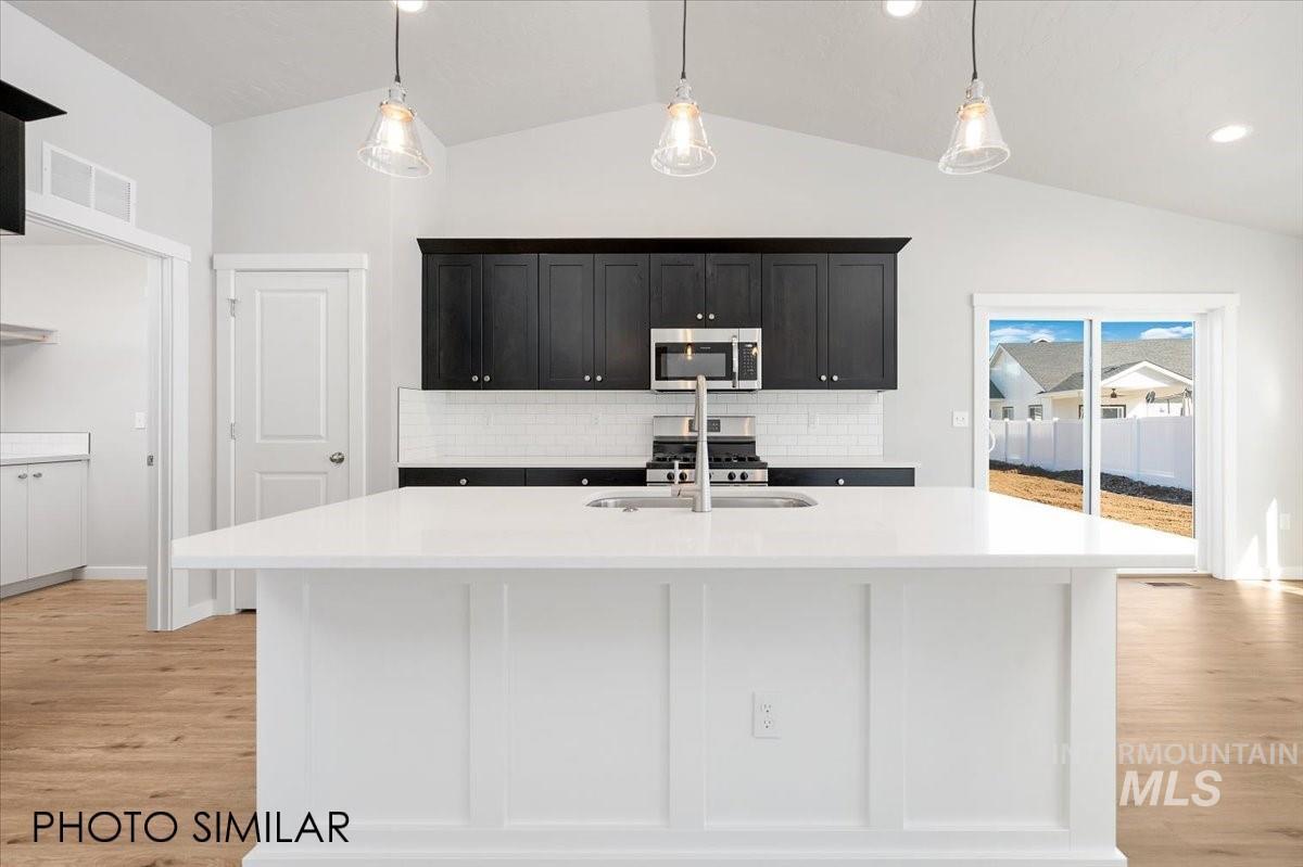 614 Brown Bear Way, Fruitland, Idaho 83619, 3 Bedrooms, 2 Bathrooms, Residential For Sale, Price $415,599,MLS 98980326