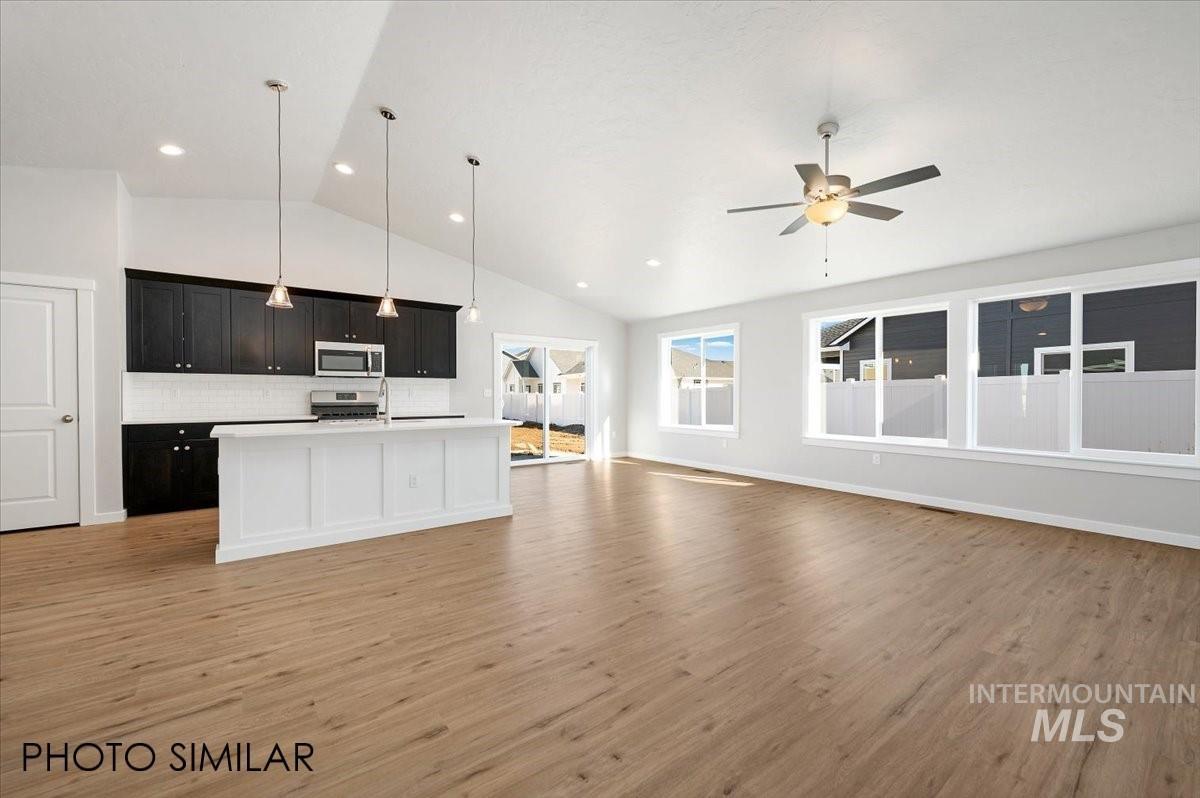 614 Brown Bear Way, Fruitland, Idaho 83619, 3 Bedrooms, 2 Bathrooms, Residential For Sale, Price $415,599,MLS 98980326